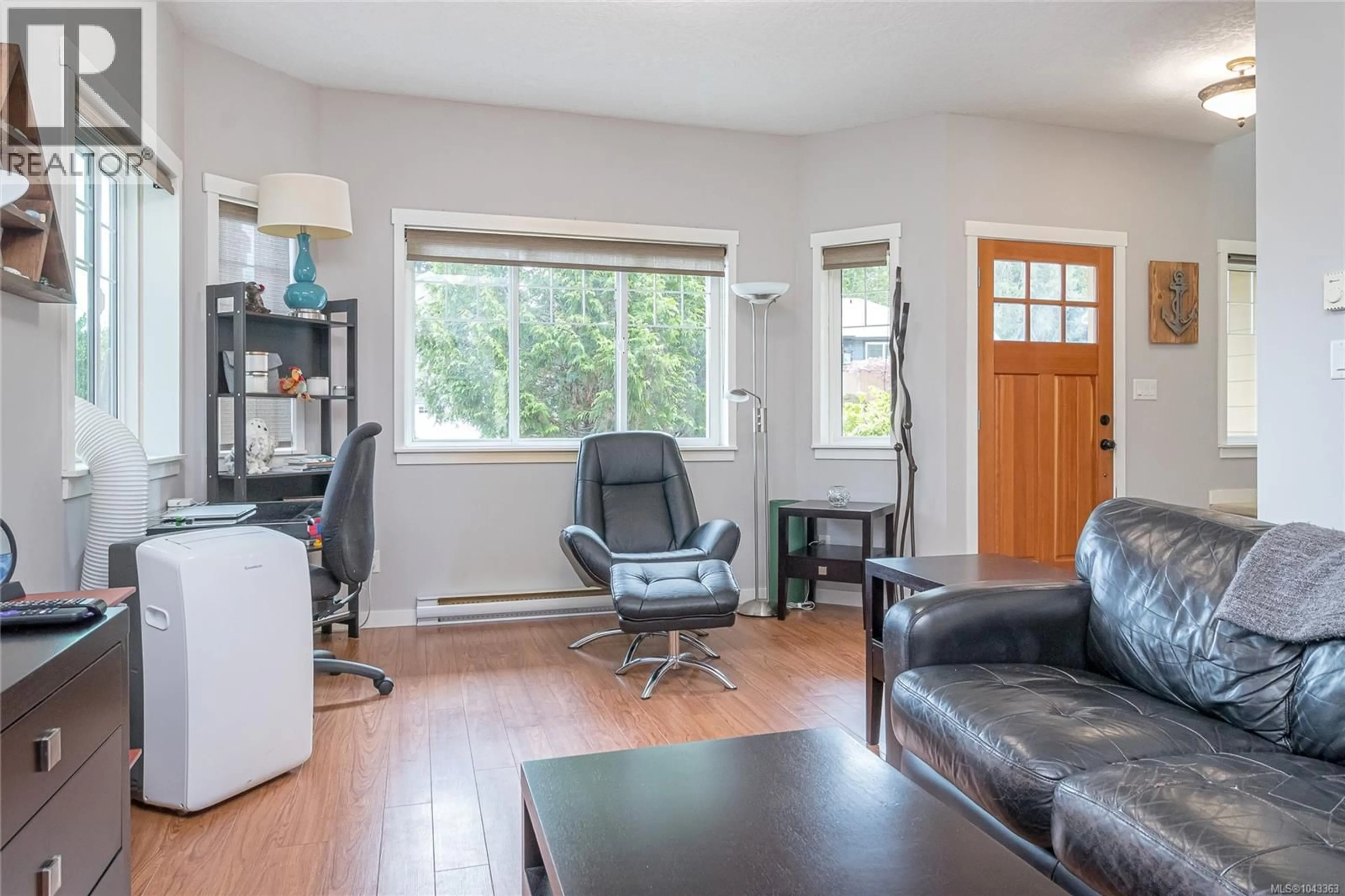 Living room with furniture, unknown for 7972 NORTHVIEW DRIVE, Crofton British Columbia V0R1R0