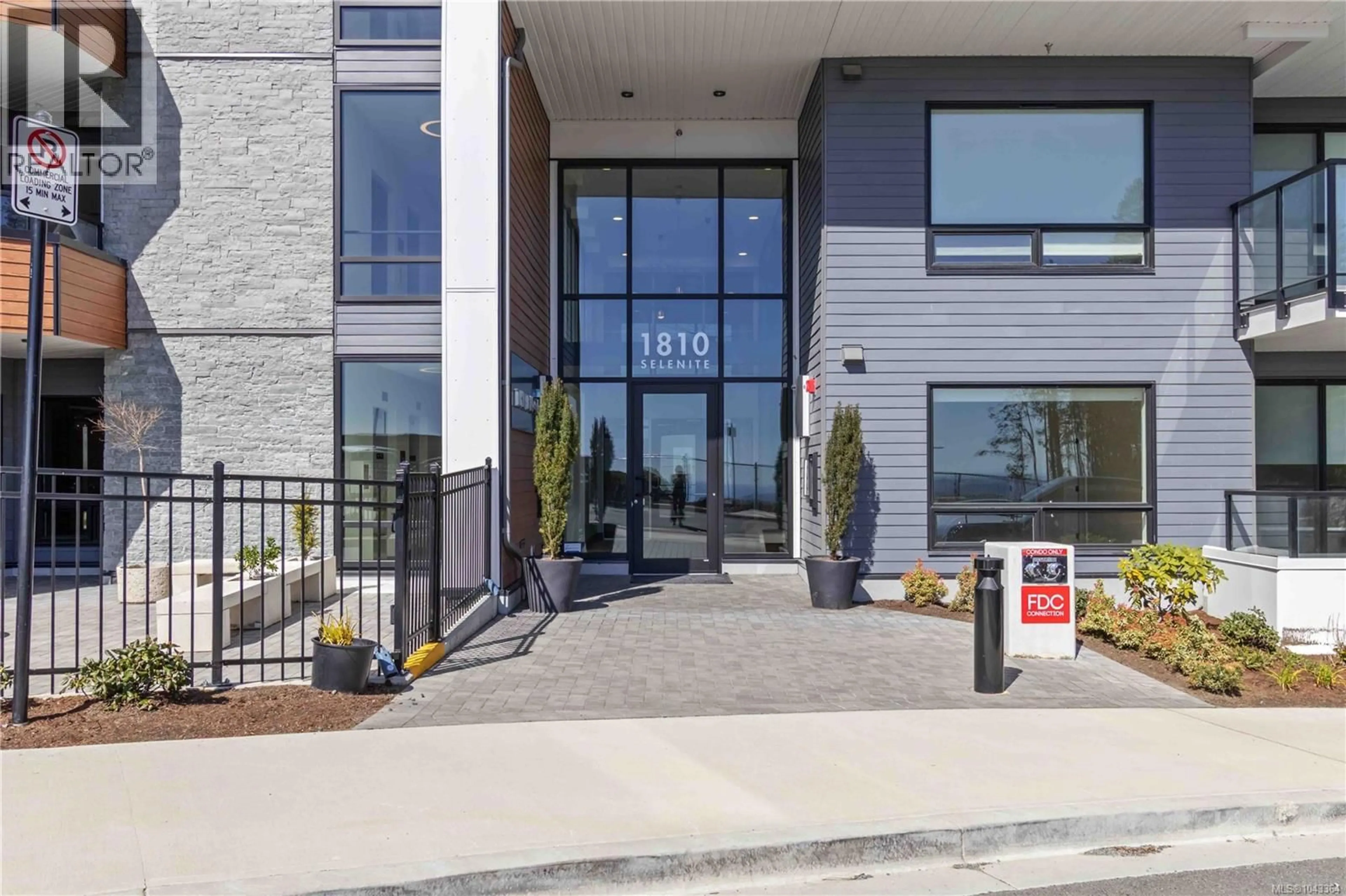 Indoor foyer for 612 - 1810 SELENITE PLACE, Langford British Columbia V9B7E2