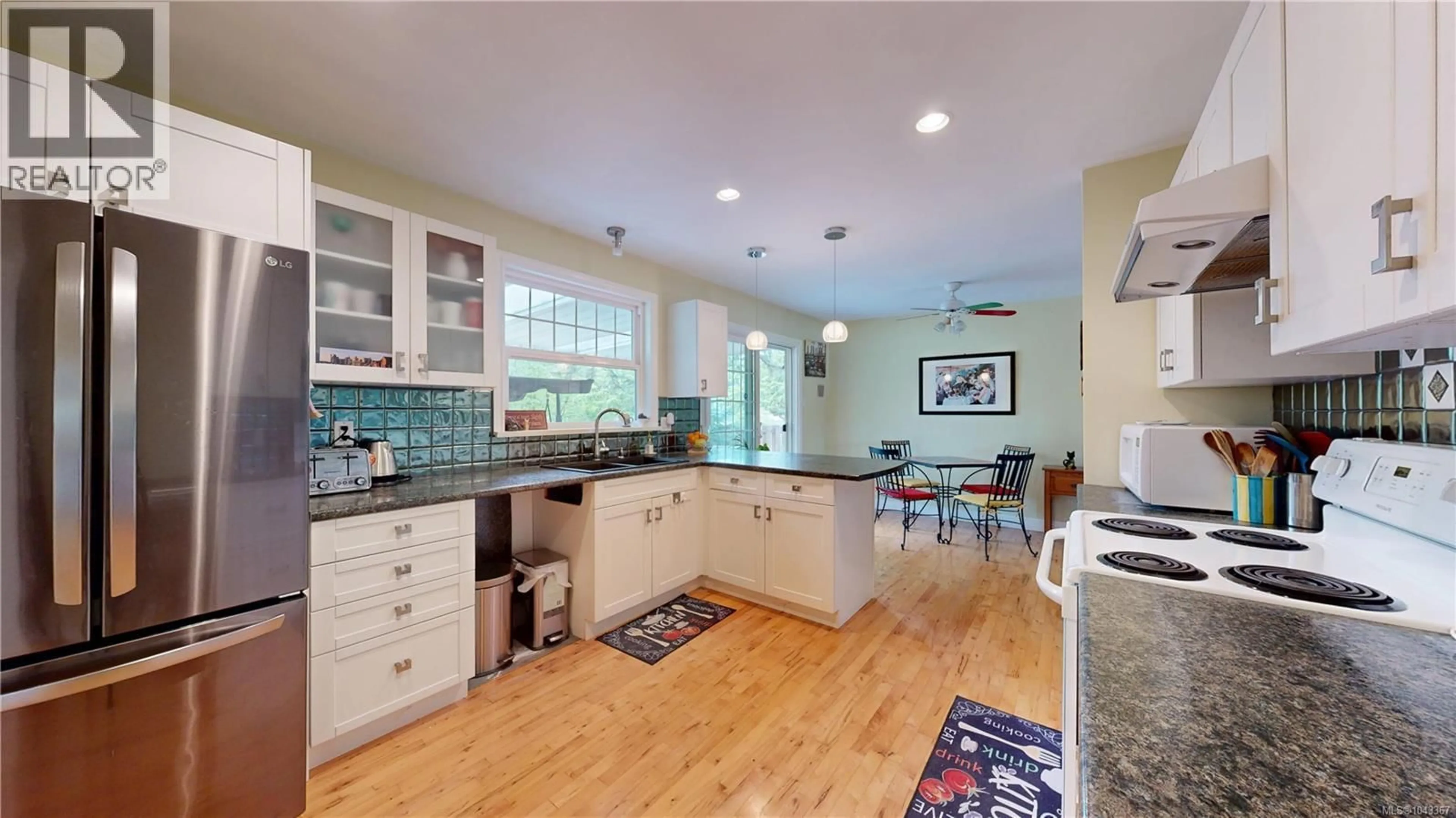 Open concept kitchen, ceramic/tile floor for 683 MONTAGUE ROAD, Nanaimo British Columbia V9R3G4