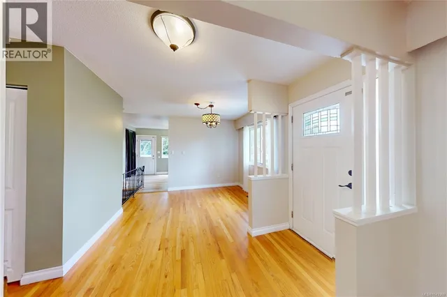 1710 SPRUCEWOOD PLACE, Saanich 2