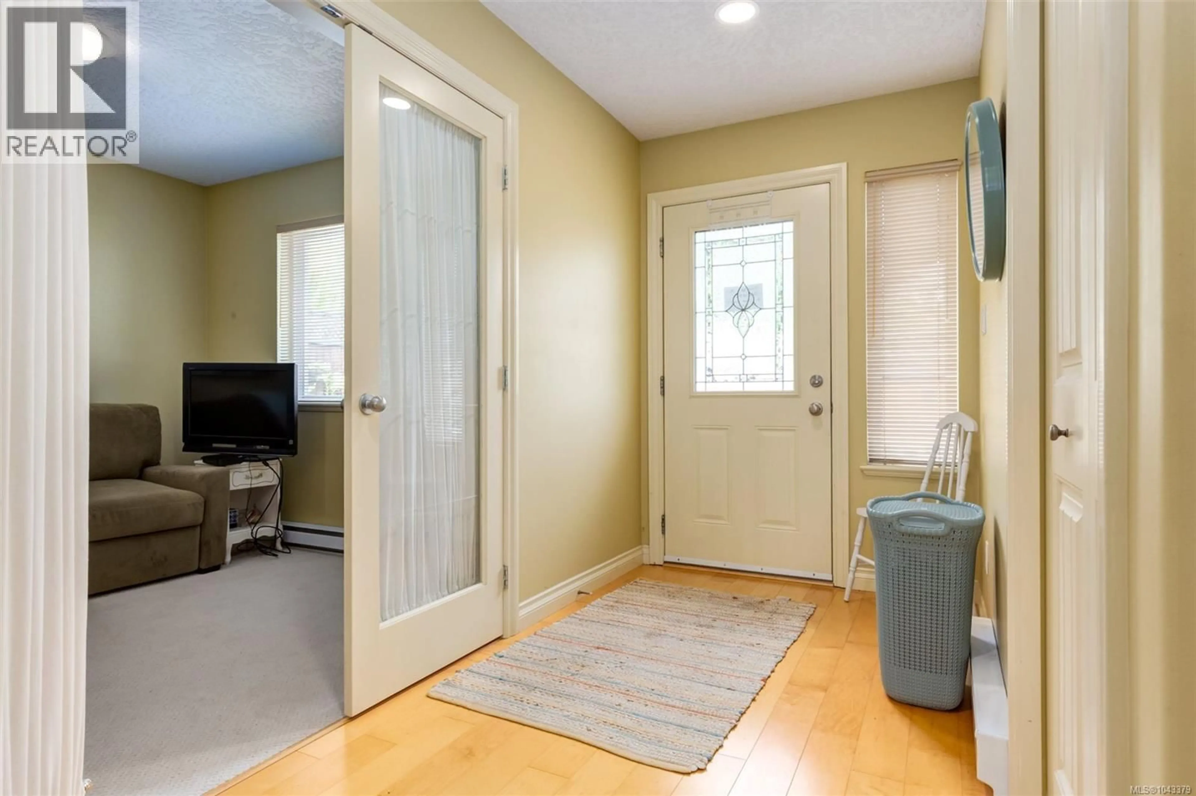 Indoor entryway for 1731 DAR'S PLACE, Qualicum Beach British Columbia V9K2S3