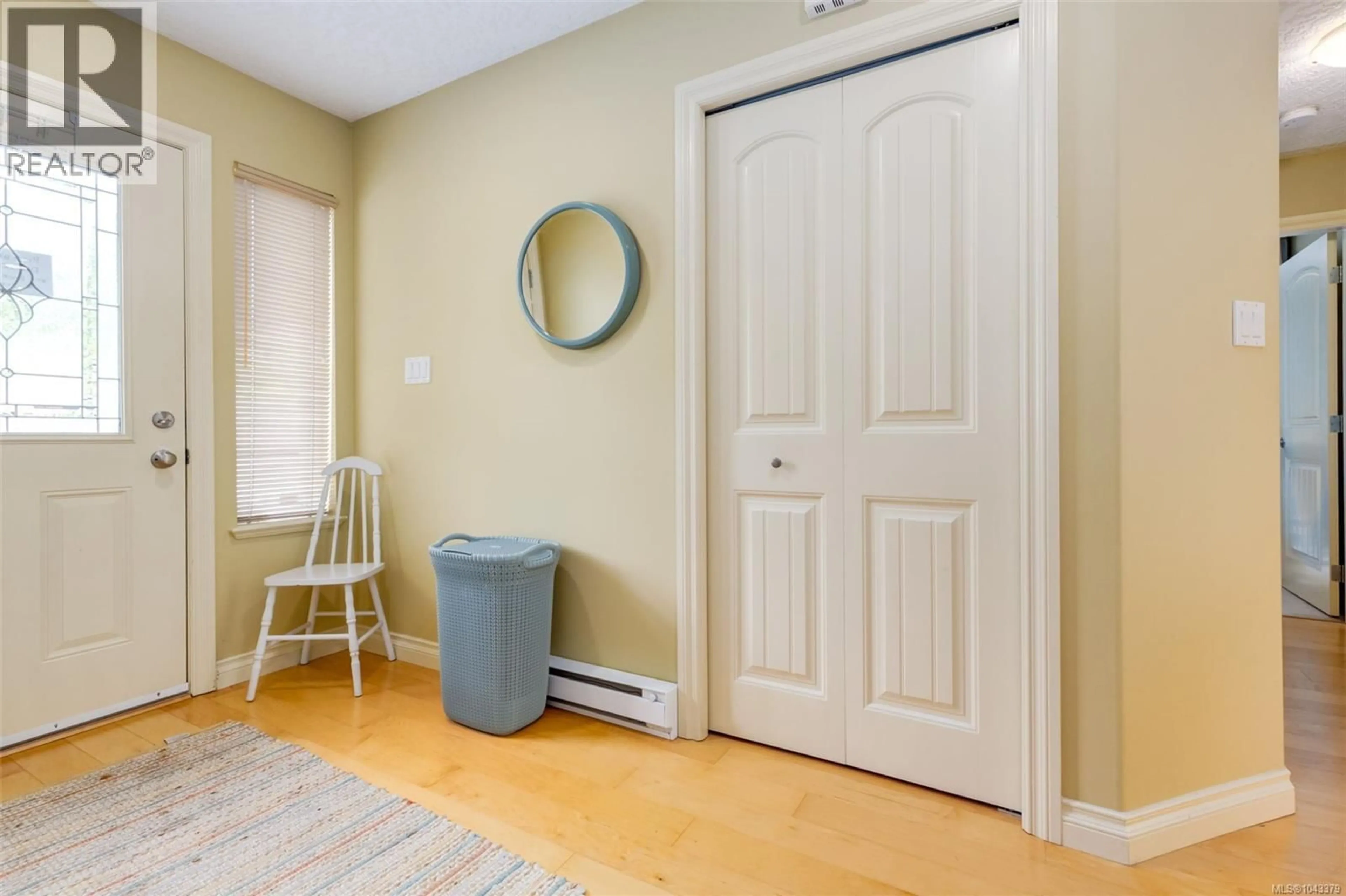 Indoor entryway for 1731 DAR'S PLACE, Qualicum Beach British Columbia V9K2S3