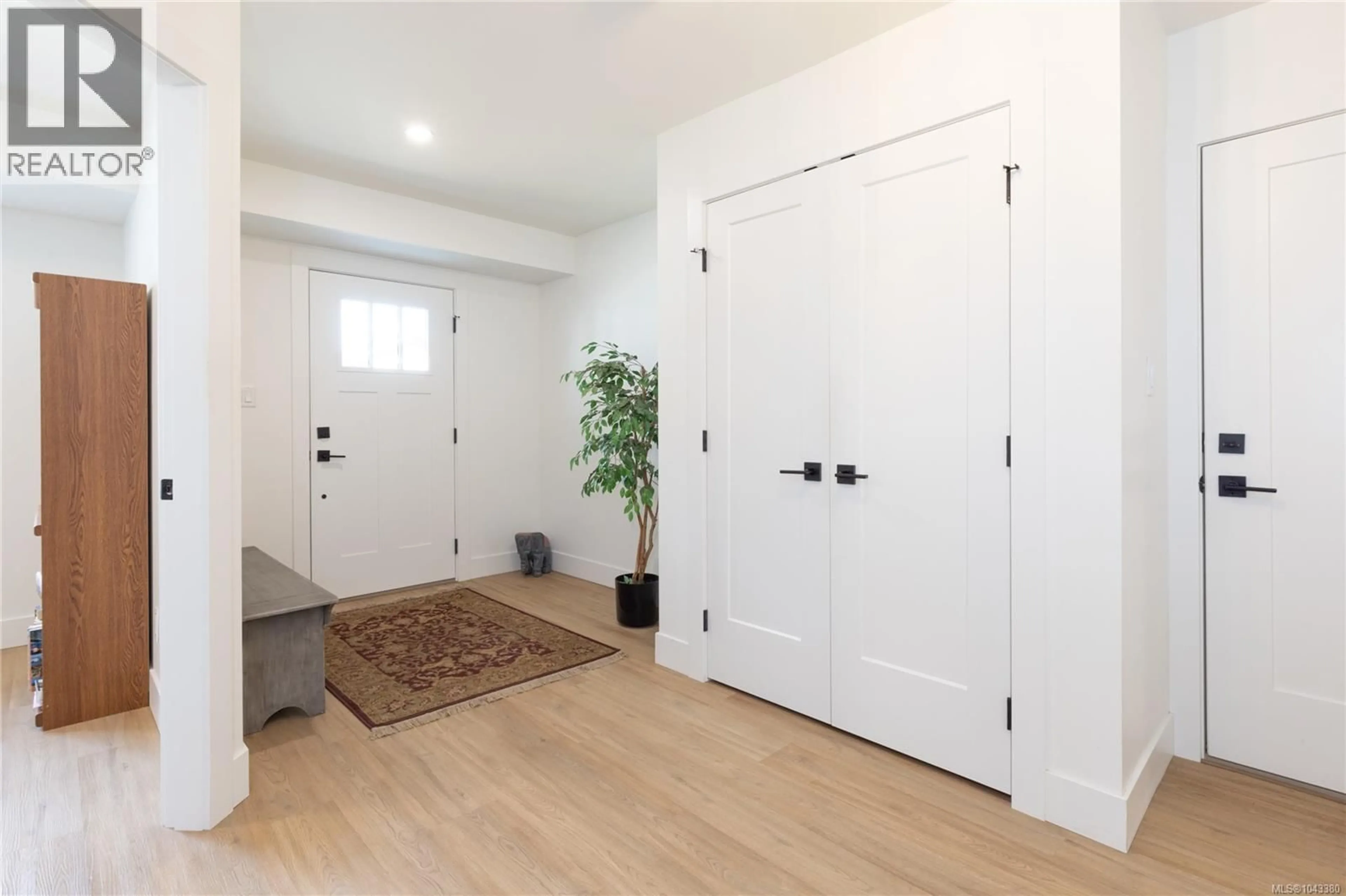 Indoor entryway for 107 EVELYN PLACE, Nanaimo British Columbia V9X1A1