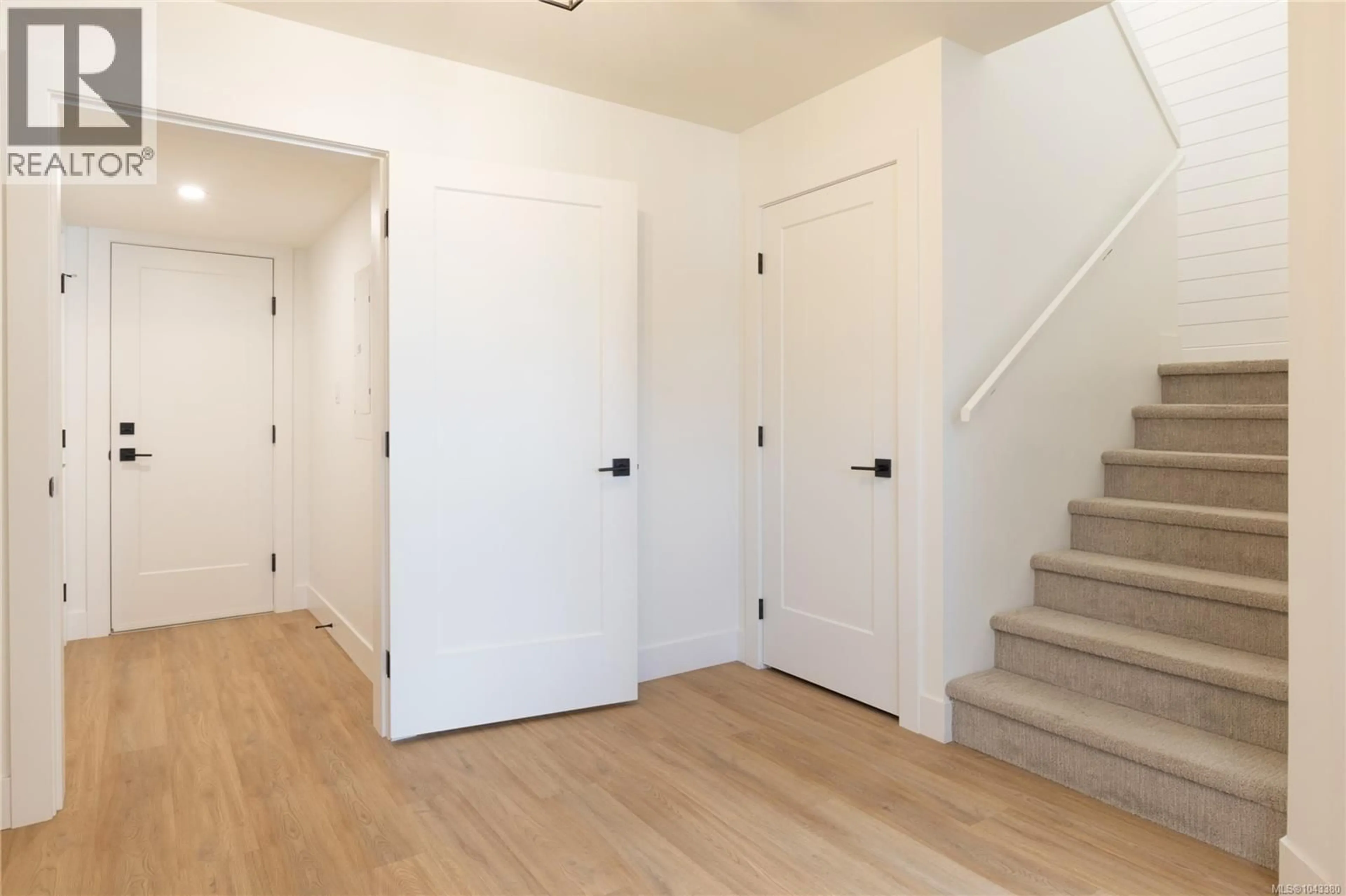 Indoor entryway for 107 EVELYN PLACE, Nanaimo British Columbia V9X1A1