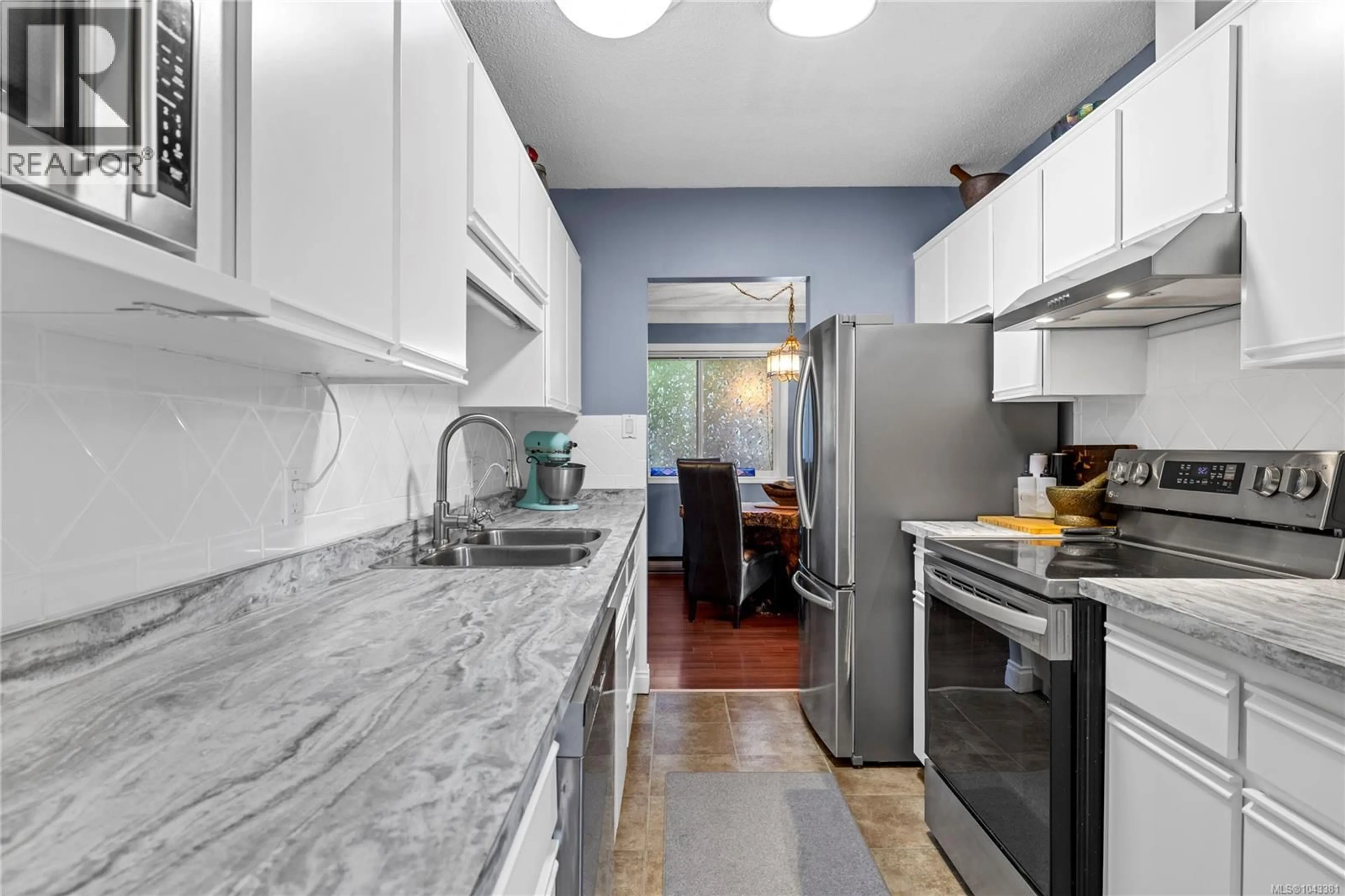 Standard kitchen, unknown for 1007 CENTRE CRESCENT, Qualicum Beach British Columbia V9K2G6