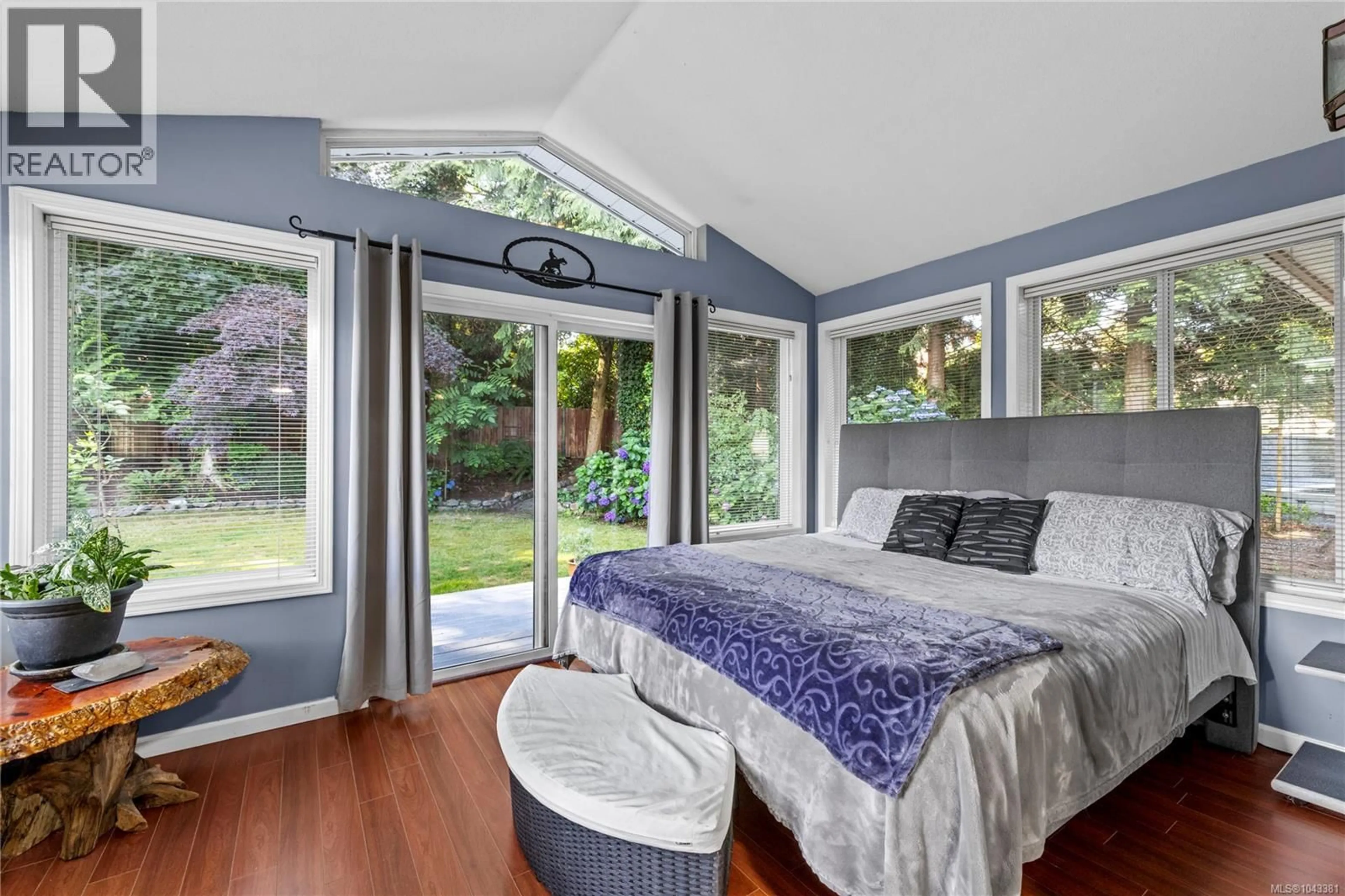 Bedroom with bed, unknown for 1007 CENTRE CRESCENT, Qualicum Beach British Columbia V9K2G6