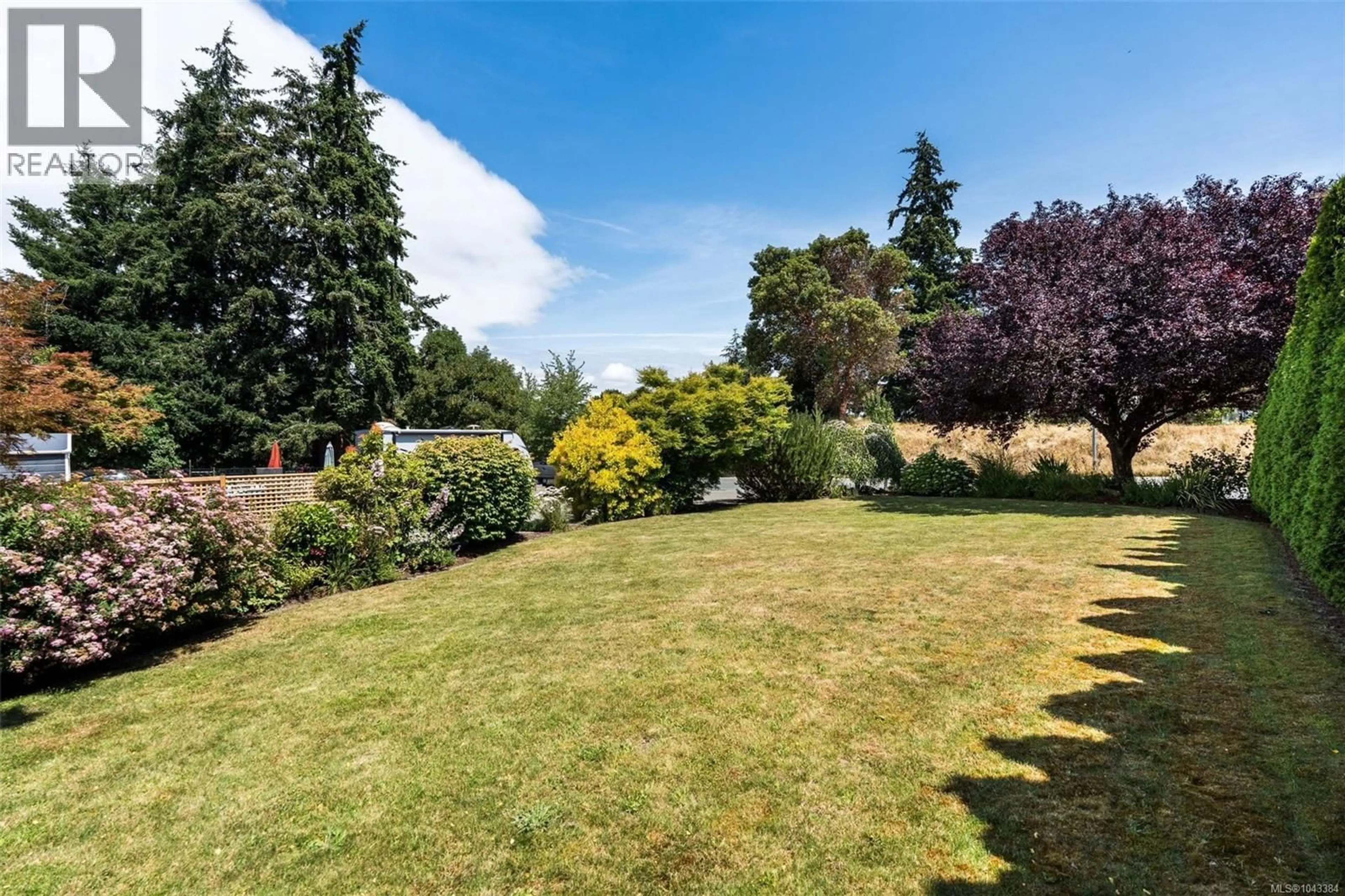 A pic from outside/outdoor area/front of a property/back of a property/a pic from drone, unknown for 3036 BRITTANY DRIVE, Colwood British Columbia V9B5P7