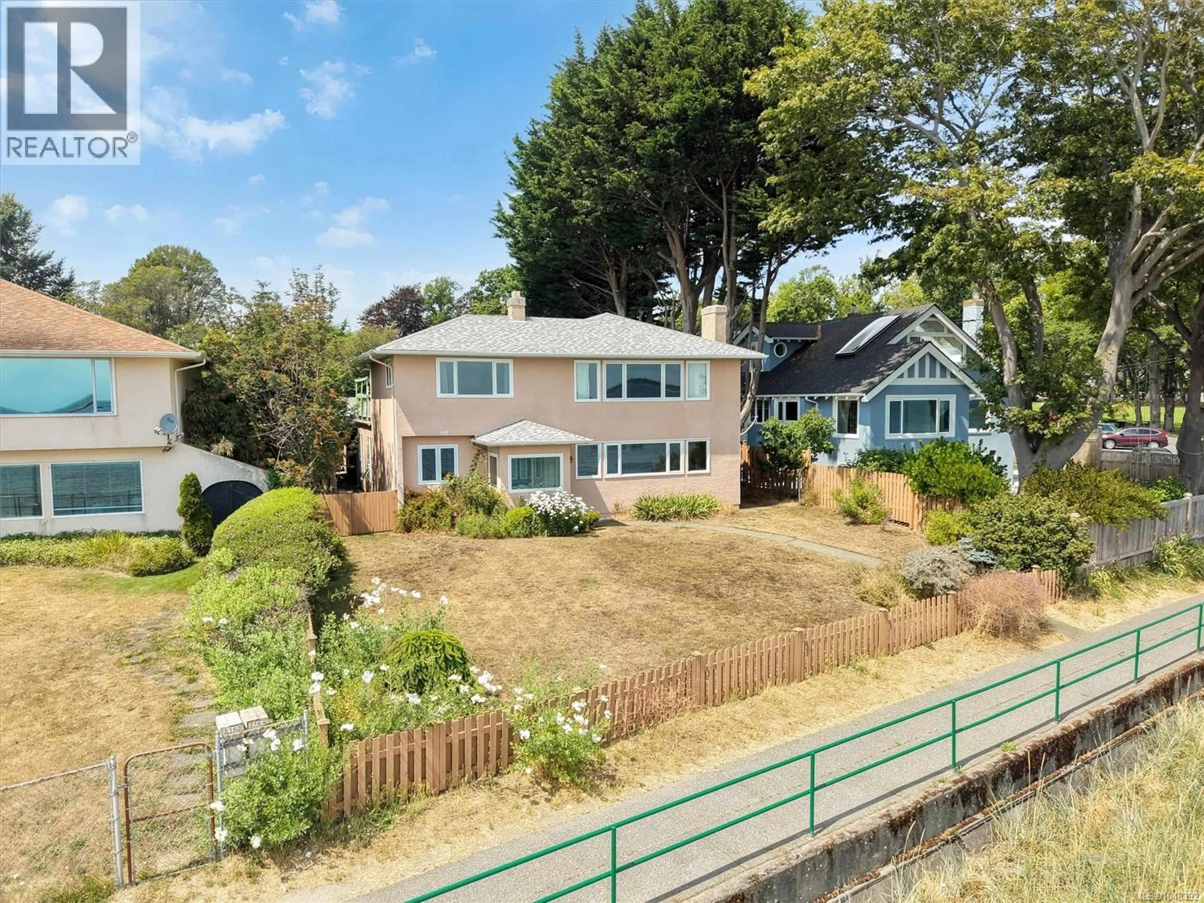 A pic from outside/outdoor area/front of a property/back of a property/a pic from drone, street for 2168 ESPLANADE, Oak Bay British Columbia V8R2W1