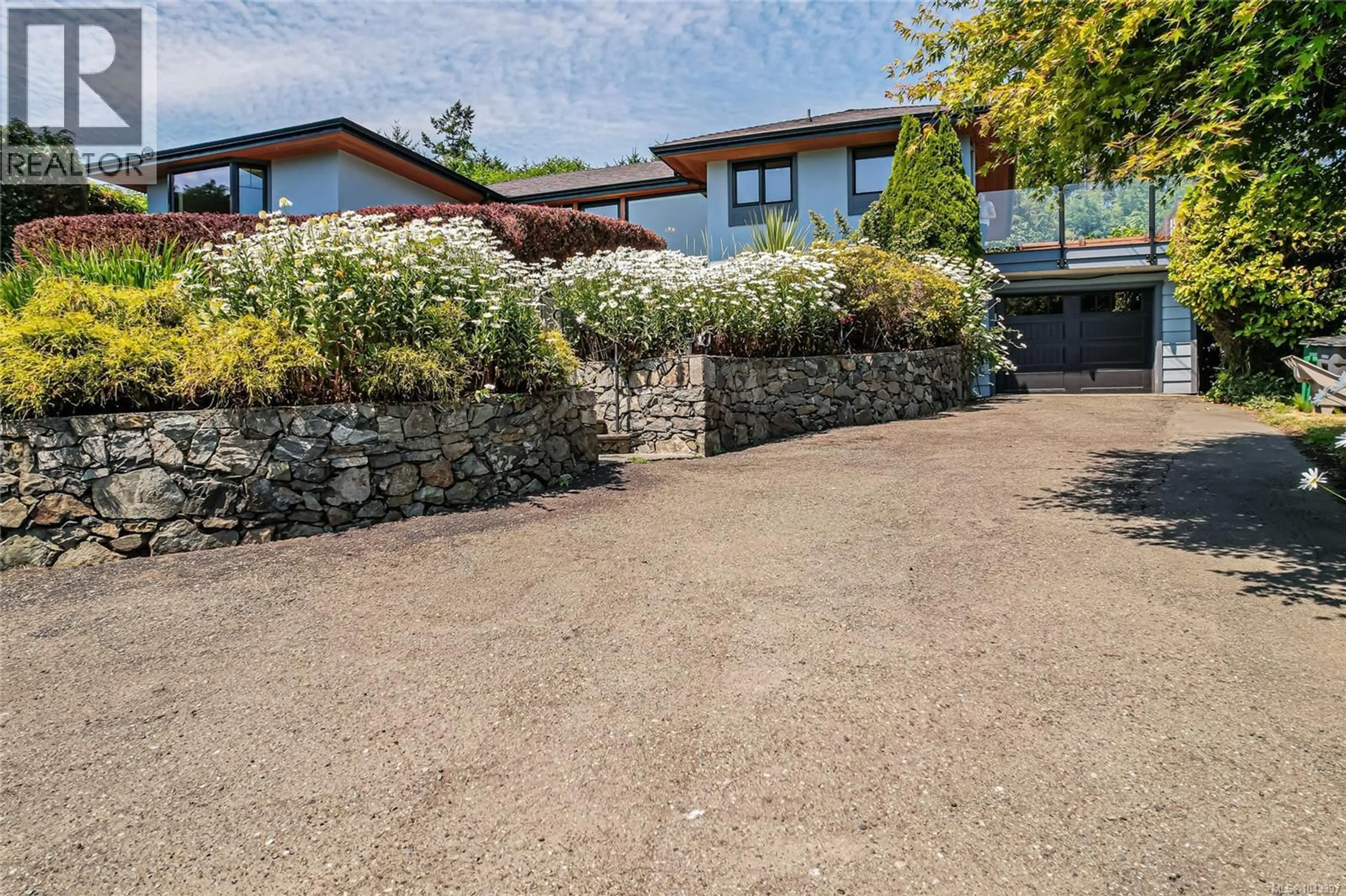 A pic from outside/outdoor area/front of a property/back of a property/a pic from drone, street for 3753 WARING PLACE, Saanich British Columbia V8P5E9