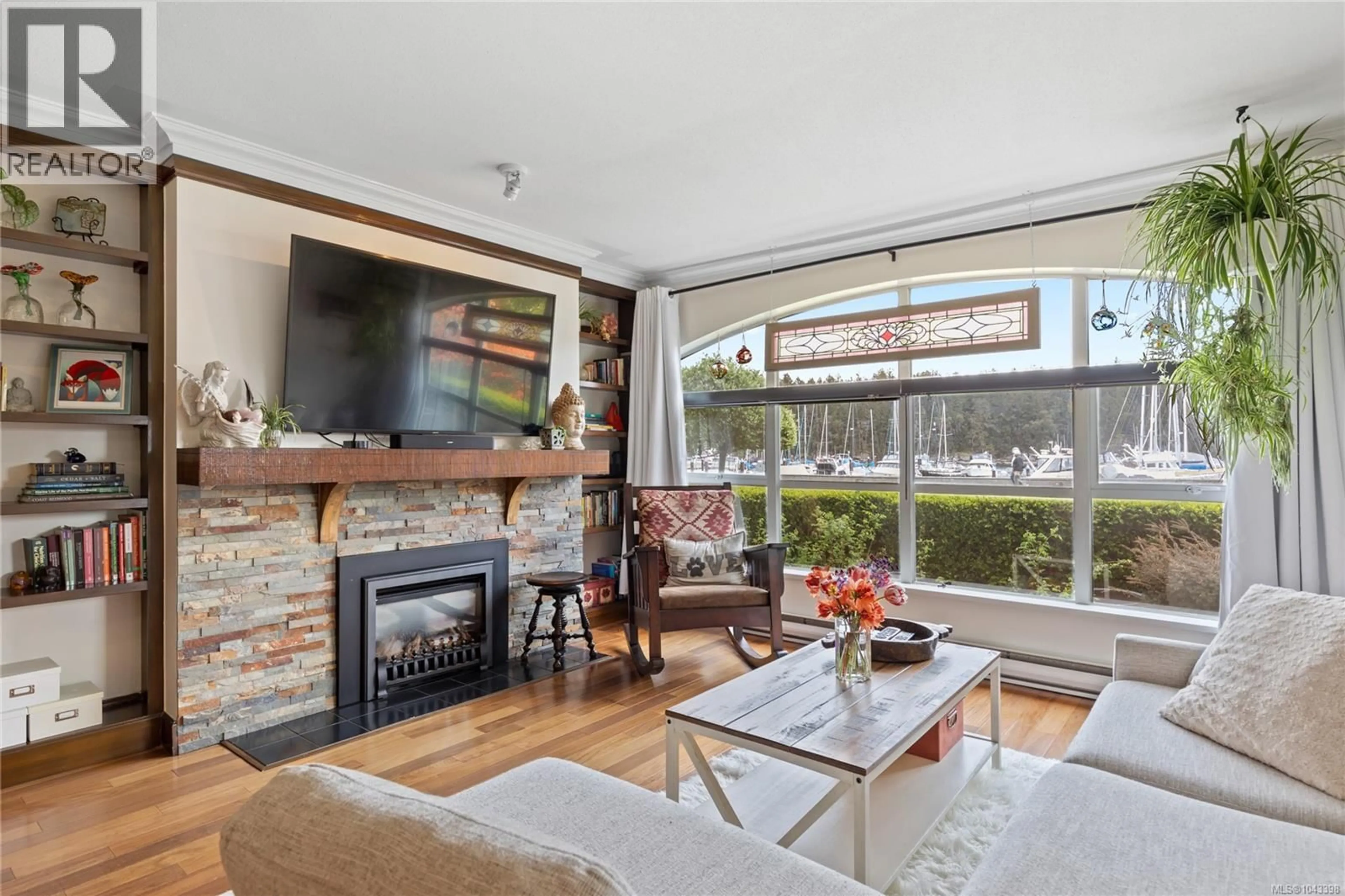 Living room with furniture, wood/laminate floor for 101 - 550 BLUE GIRL WAY, Nanaimo British Columbia V9S5T6