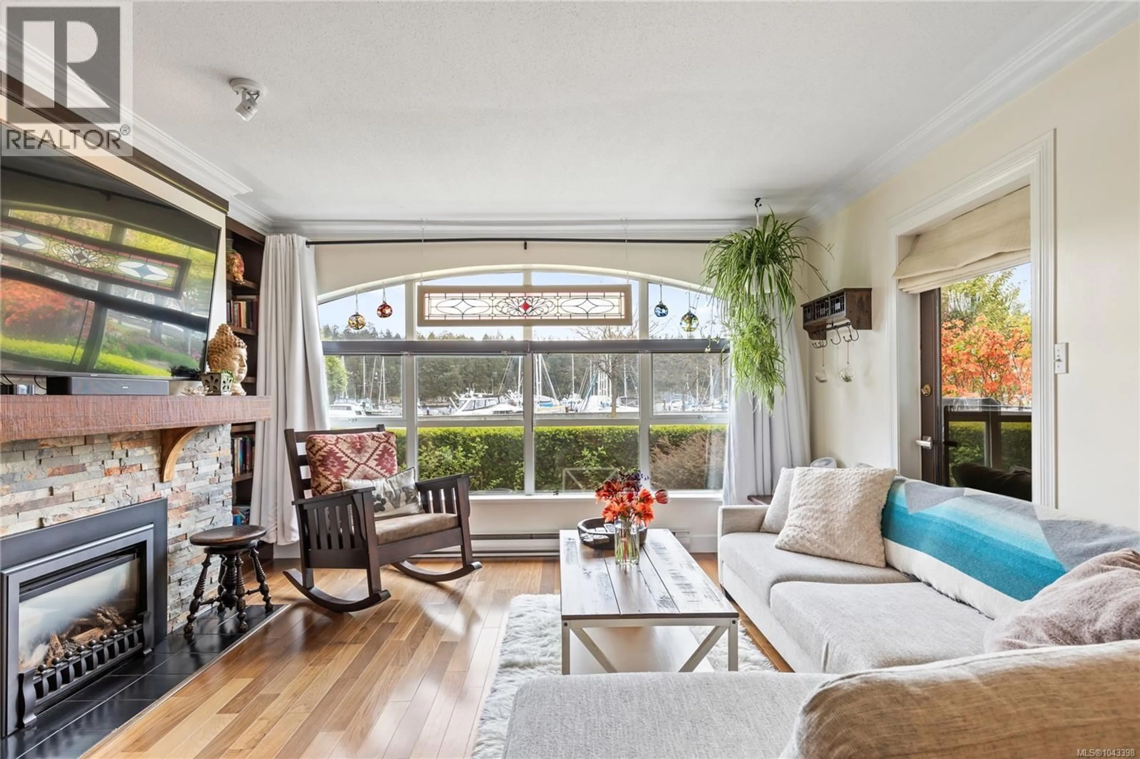 Living room with furniture, wood/laminate floor for 101 - 550 BLUE GIRL WAY, Nanaimo British Columbia V9S5T6