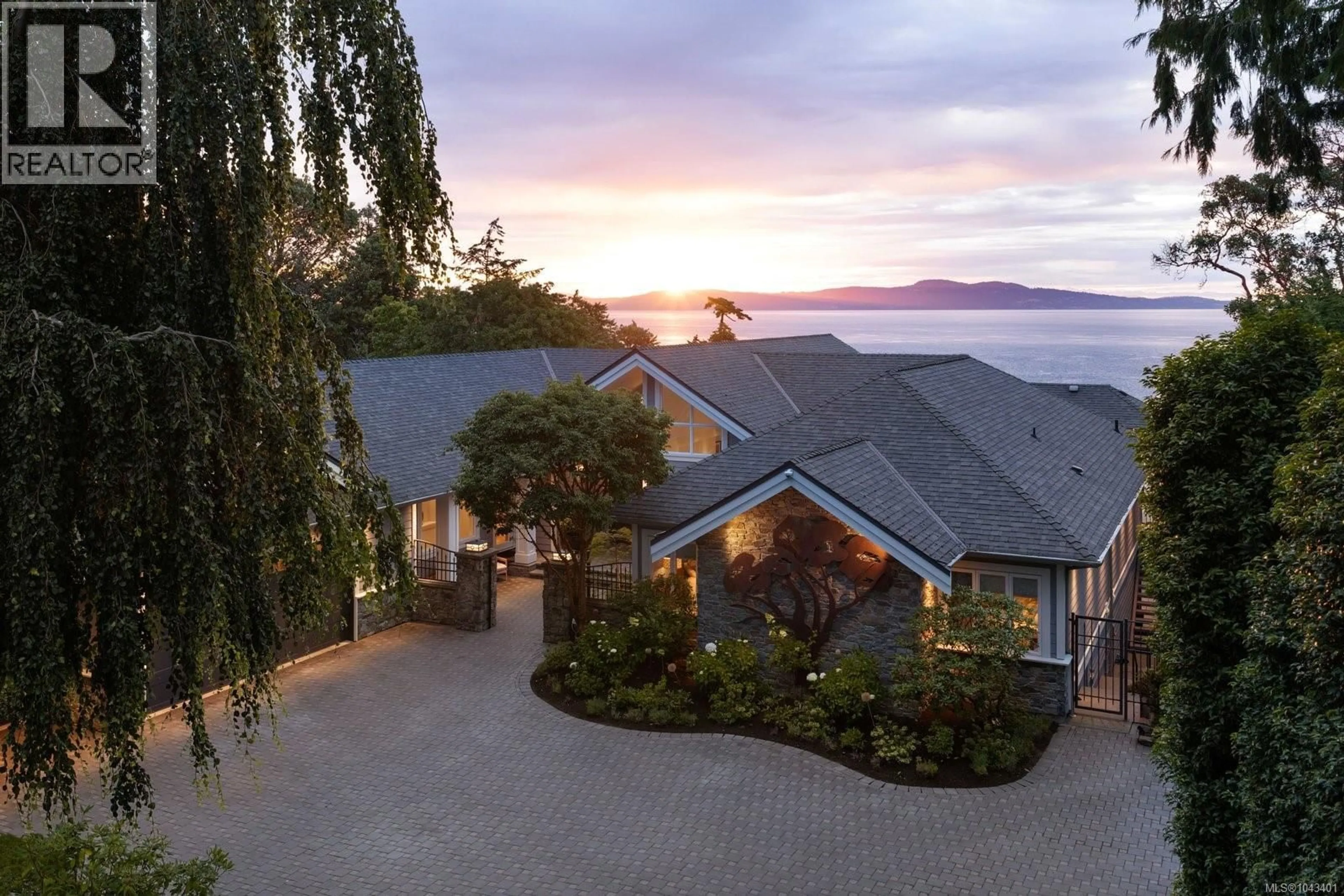 A pic from outside/outdoor area/front of a property/back of a property/a pic from drone, water/lake/river/ocean view for 2226 ARBUTUS ROAD, Saanich British Columbia V8N1V3