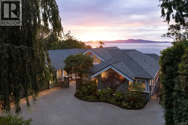2226 ARBUTUS ROAD, Saanich 2