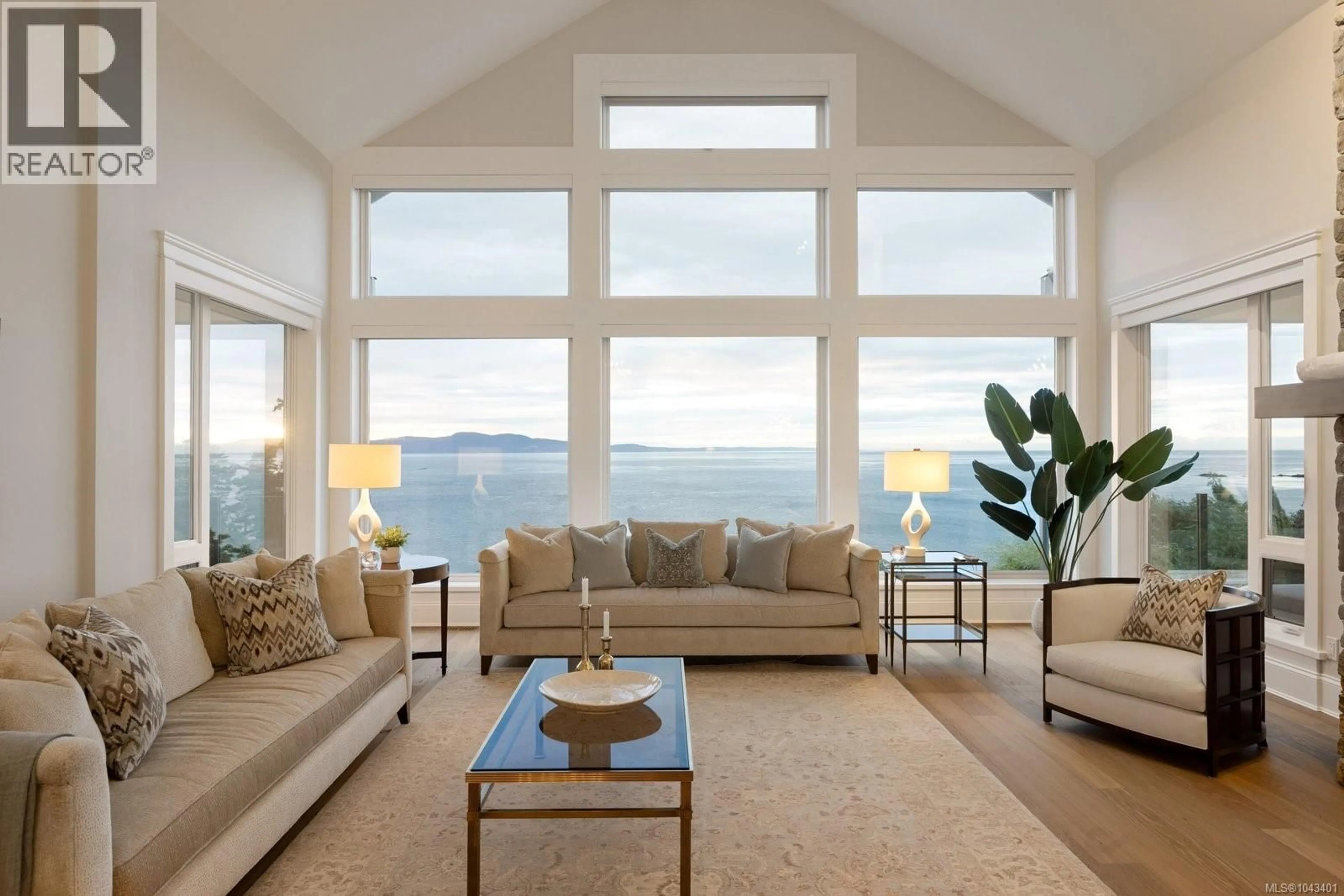 Living room with furniture, unknown for 2226 ARBUTUS ROAD, Saanich British Columbia V8N1V3