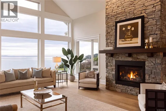 2226 ARBUTUS ROAD, Saanich 5