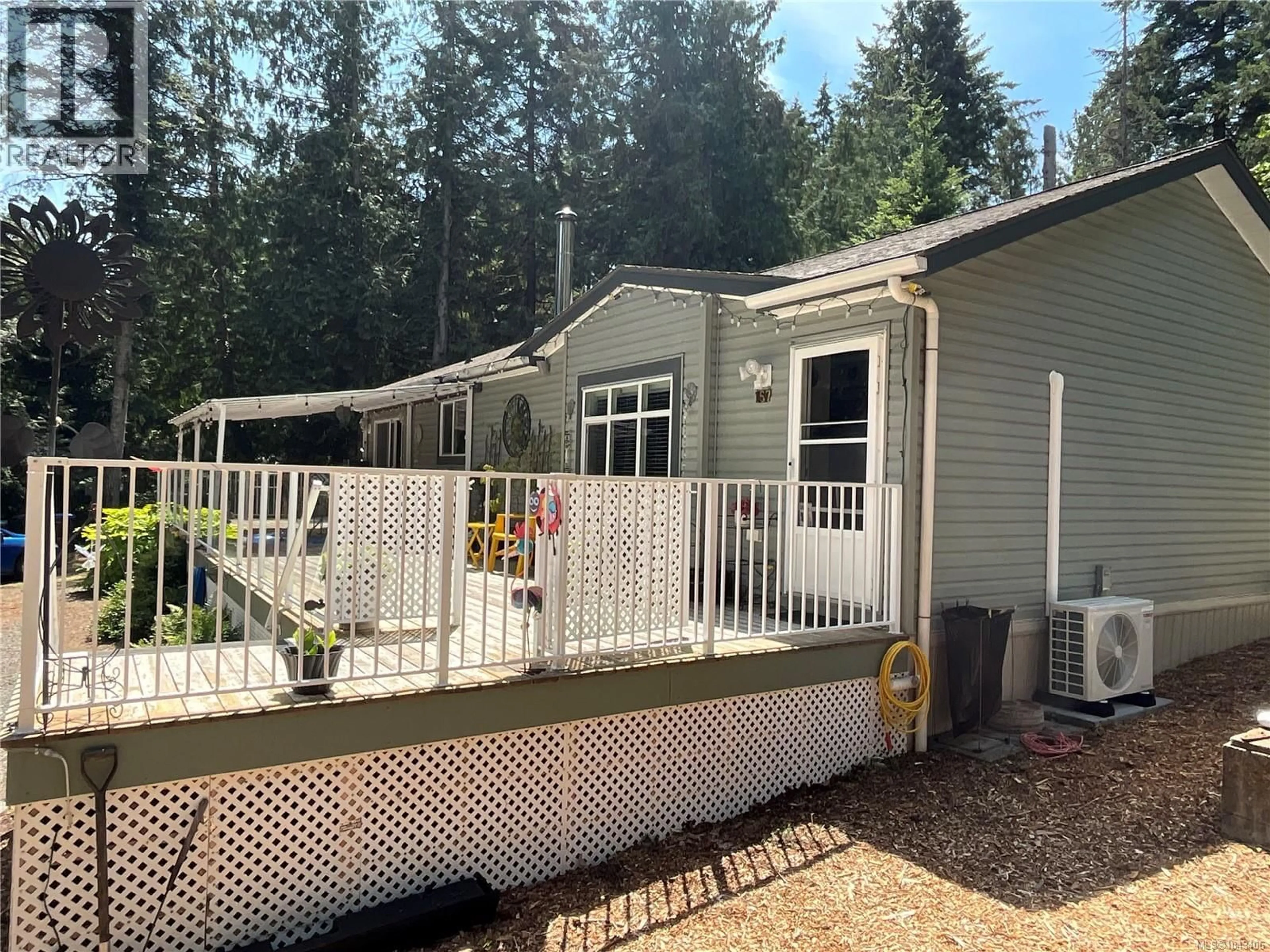 Home with vinyl exterior material, unknown for 157 EASTHOM ROAD, Gabriola Island British Columbia V0R1X2