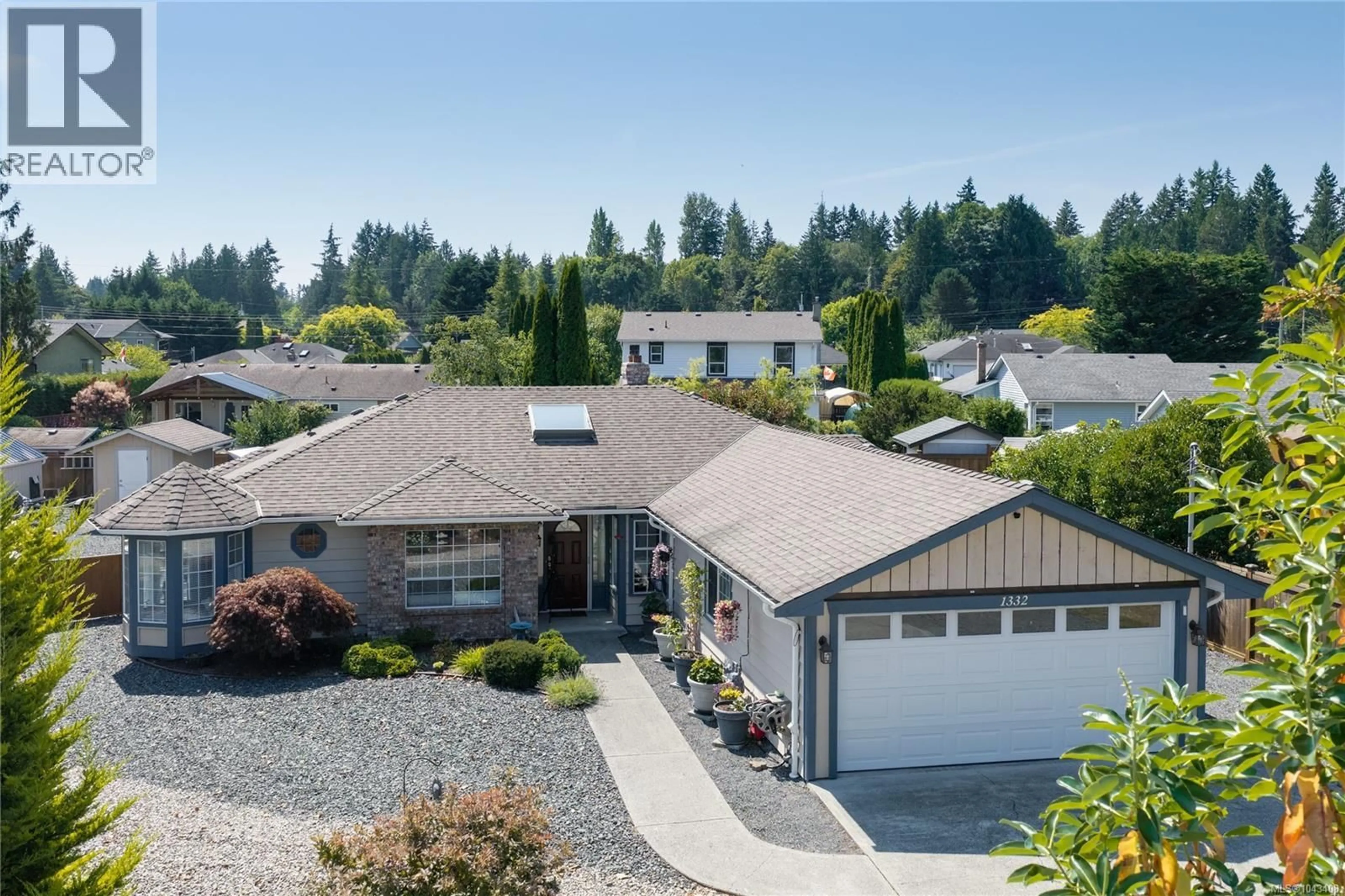 A pic from outside/outdoor area/front of a property/back of a property/a pic from drone, mountain view for 1332 CHESTERTON PLACE, French Creek British Columbia V9P1W9