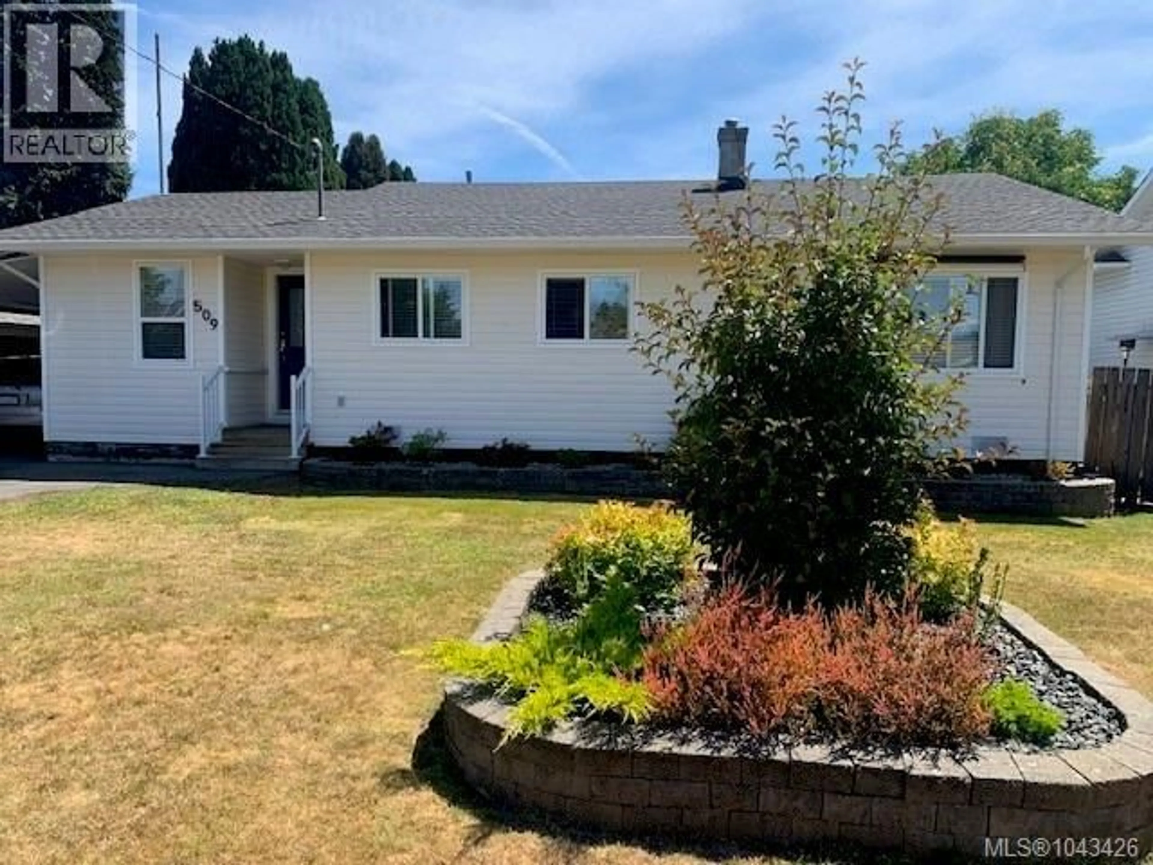 Home with vinyl exterior material, street for 509 WARREN STREET, Ladysmith British Columbia V9G1A9