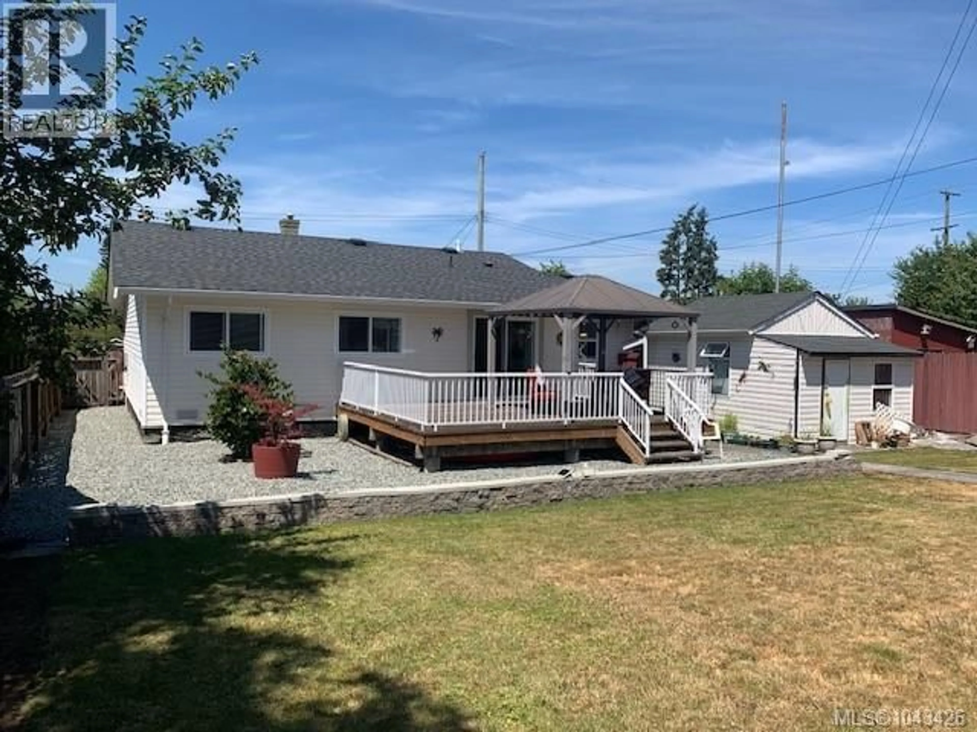 A pic from outside/outdoor area/front of a property/back of a property/a pic from drone, unknown for 509 WARREN STREET, Ladysmith British Columbia V9G1A9