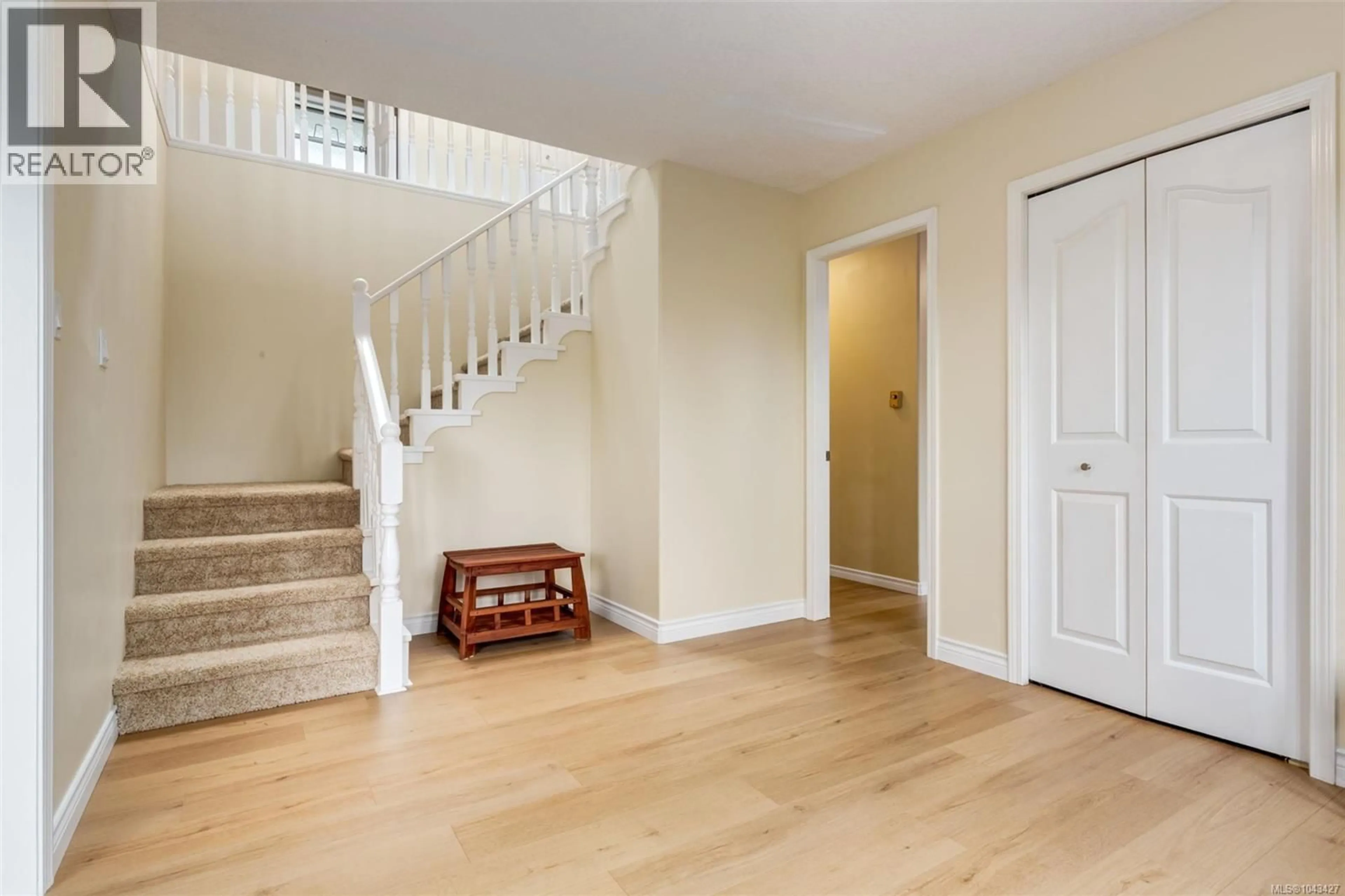 Indoor entryway for 1206 MCKENZIE DRIVE, Duncan British Columbia V9L5R8
