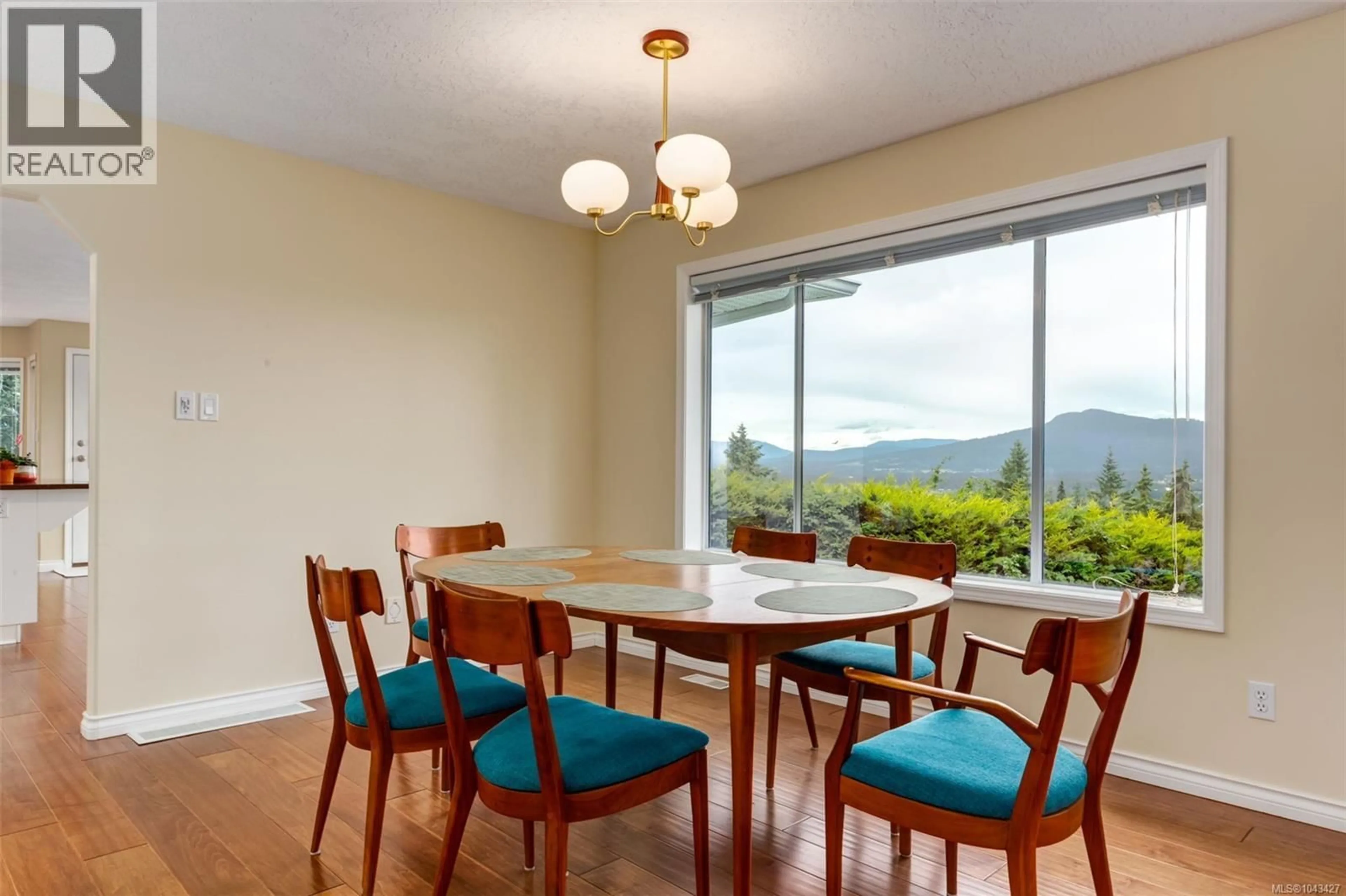 Dining room, wood/laminate floor for 1206 MCKENZIE DRIVE, Duncan British Columbia V9L5R8