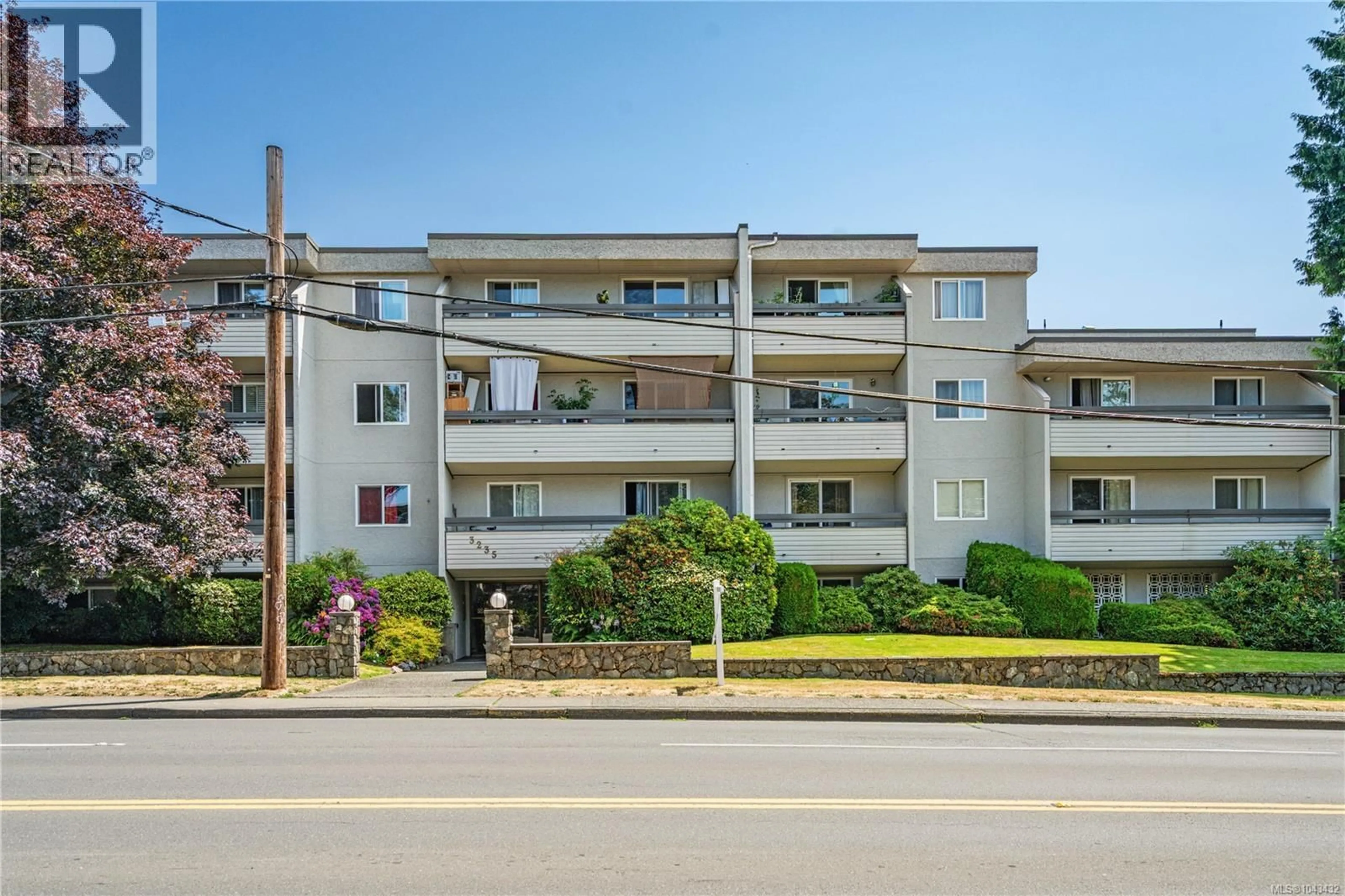 Patio, street for 209 - 3235 QUADRA STREET, Saanich British Columbia V8X1G4