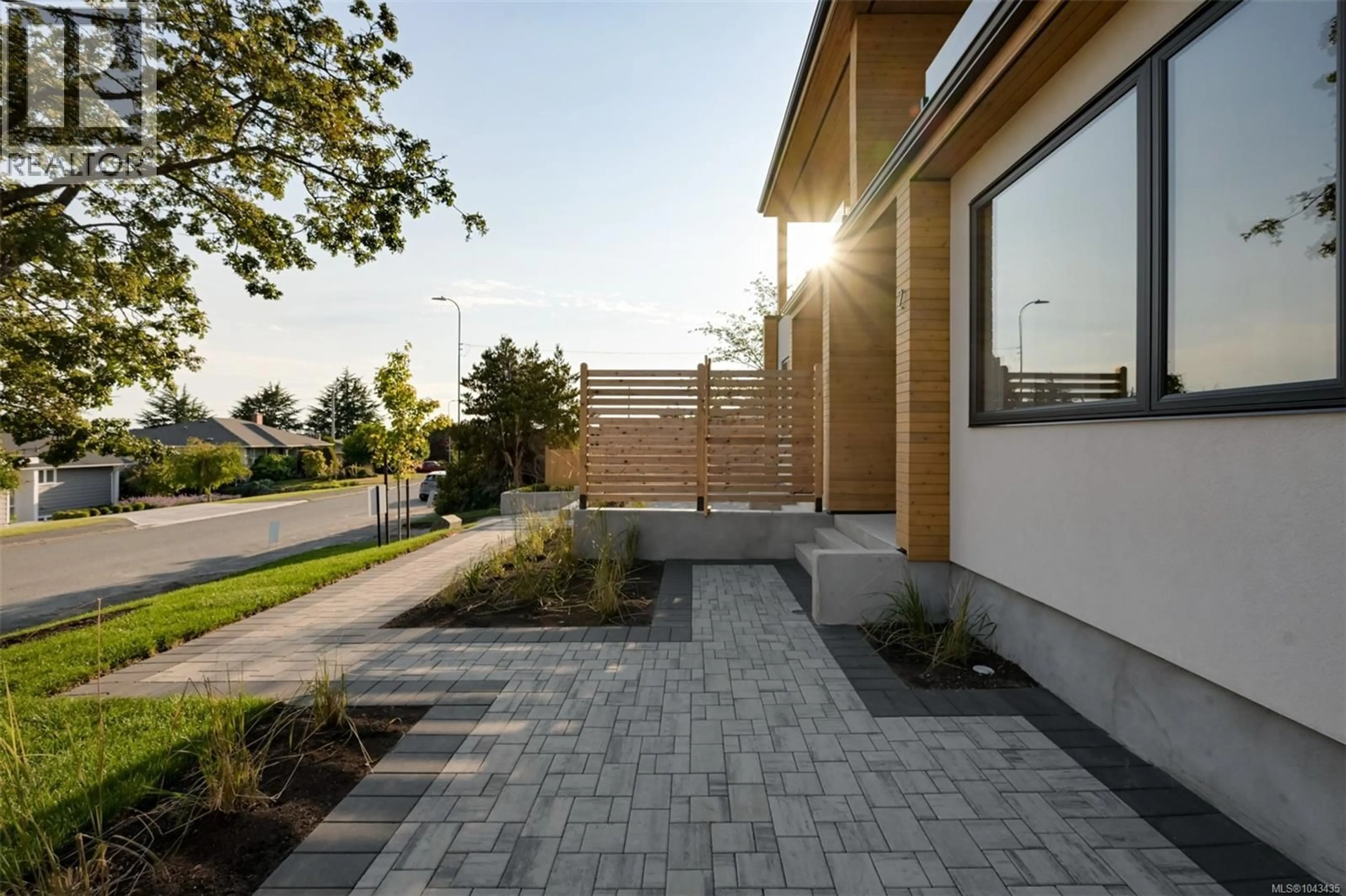 Patio, street for 2 - 3080 OAKDOWNE ROAD, Oak Bay British Columbia V8R5N9