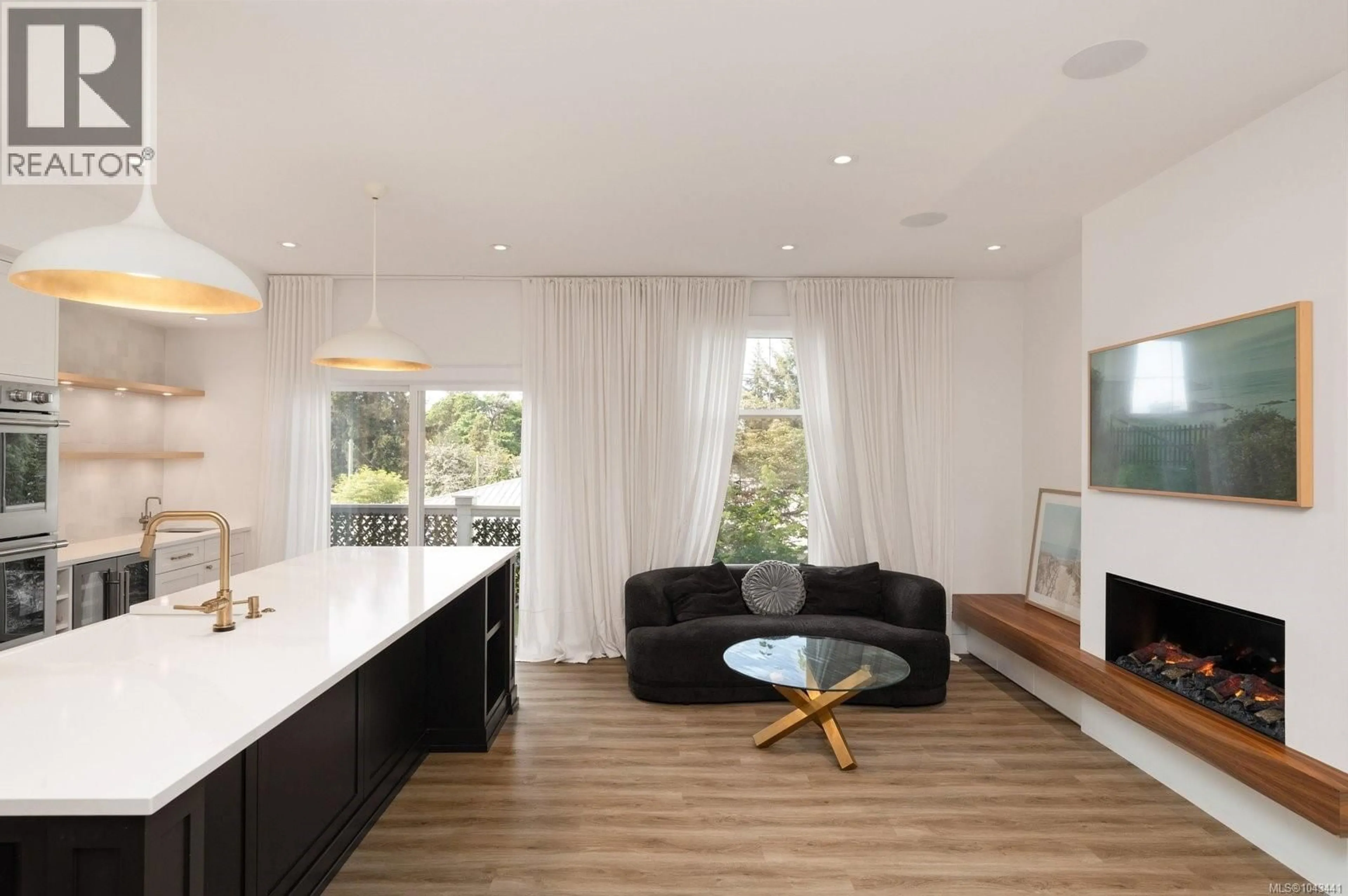 Unknown for 4 - 4583 WILKINSON ROAD, Saanich British Columbia V8Z5C3
