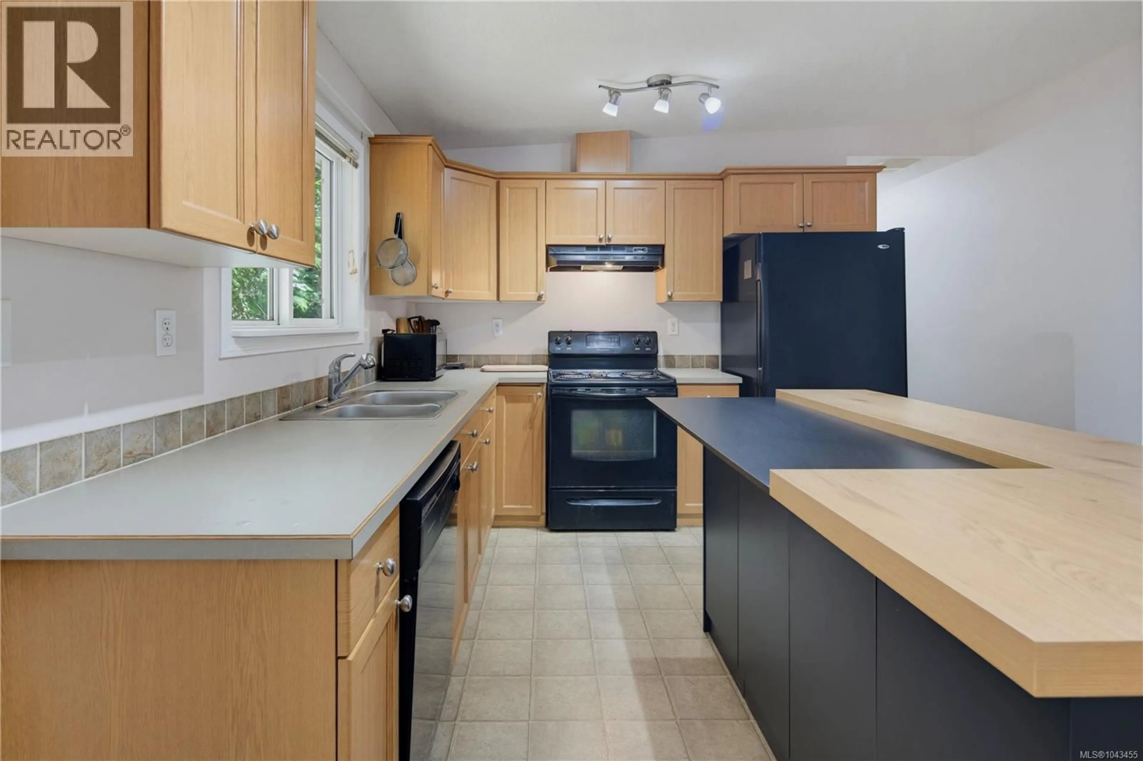 Standard kitchen, unknown for 1048 FITZGERALD ROAD, Shawnigan Lake British Columbia V8H2H8