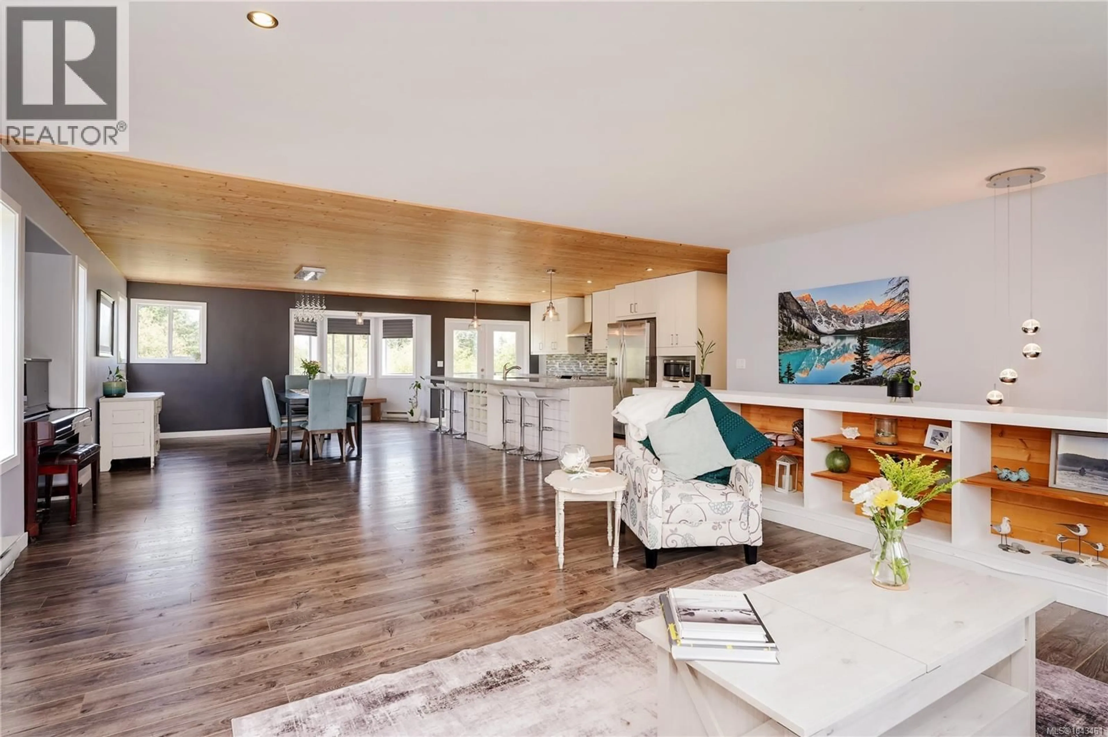 Living room with furniture, wood/laminate floor for 2103 AMETHYST WAY, Sooke British Columbia V9Z0M2