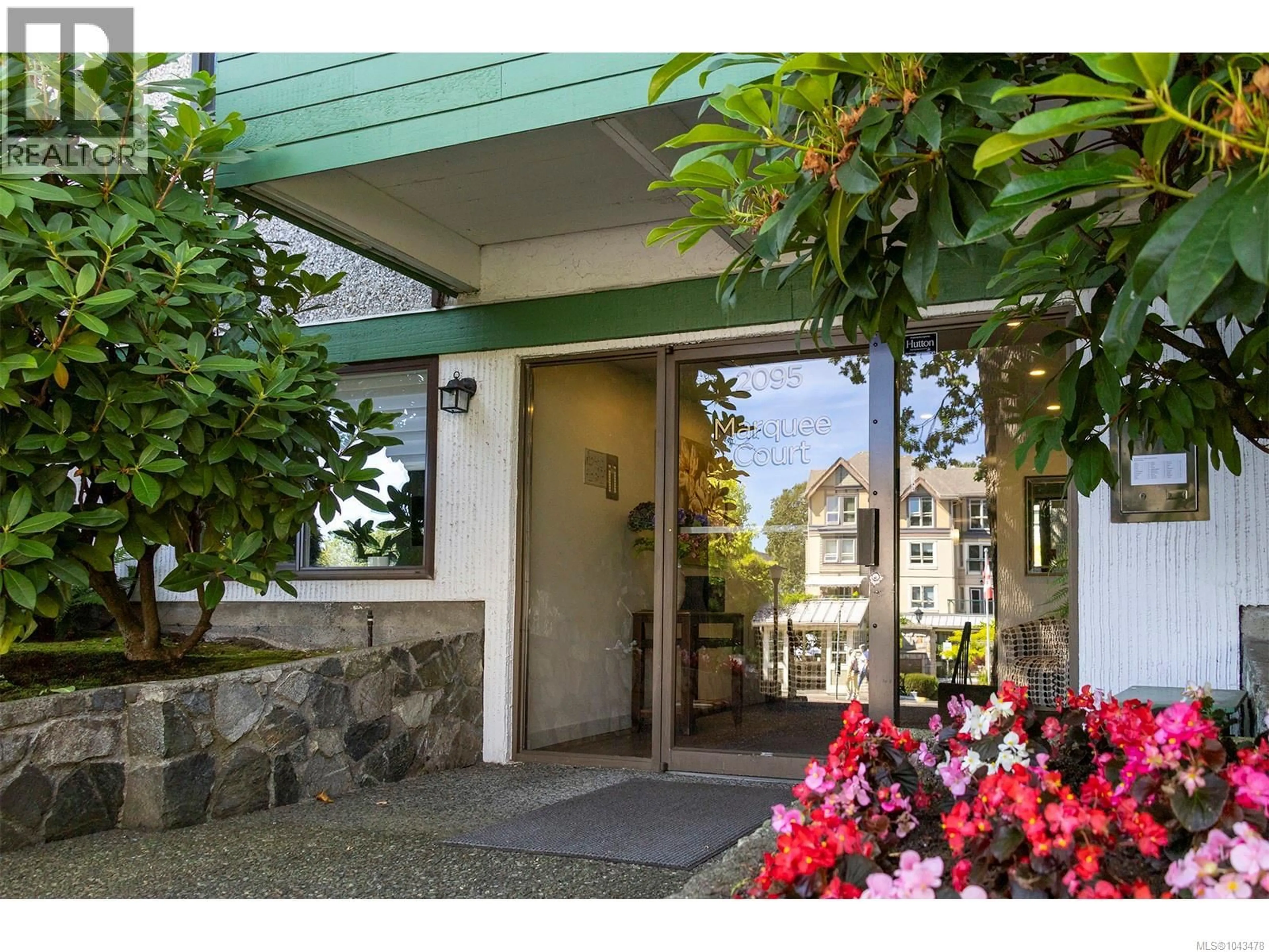 Indoor foyer for 307 - 2095 OAK BAY AVENUE, Oak Bay British Columbia V8R1E6