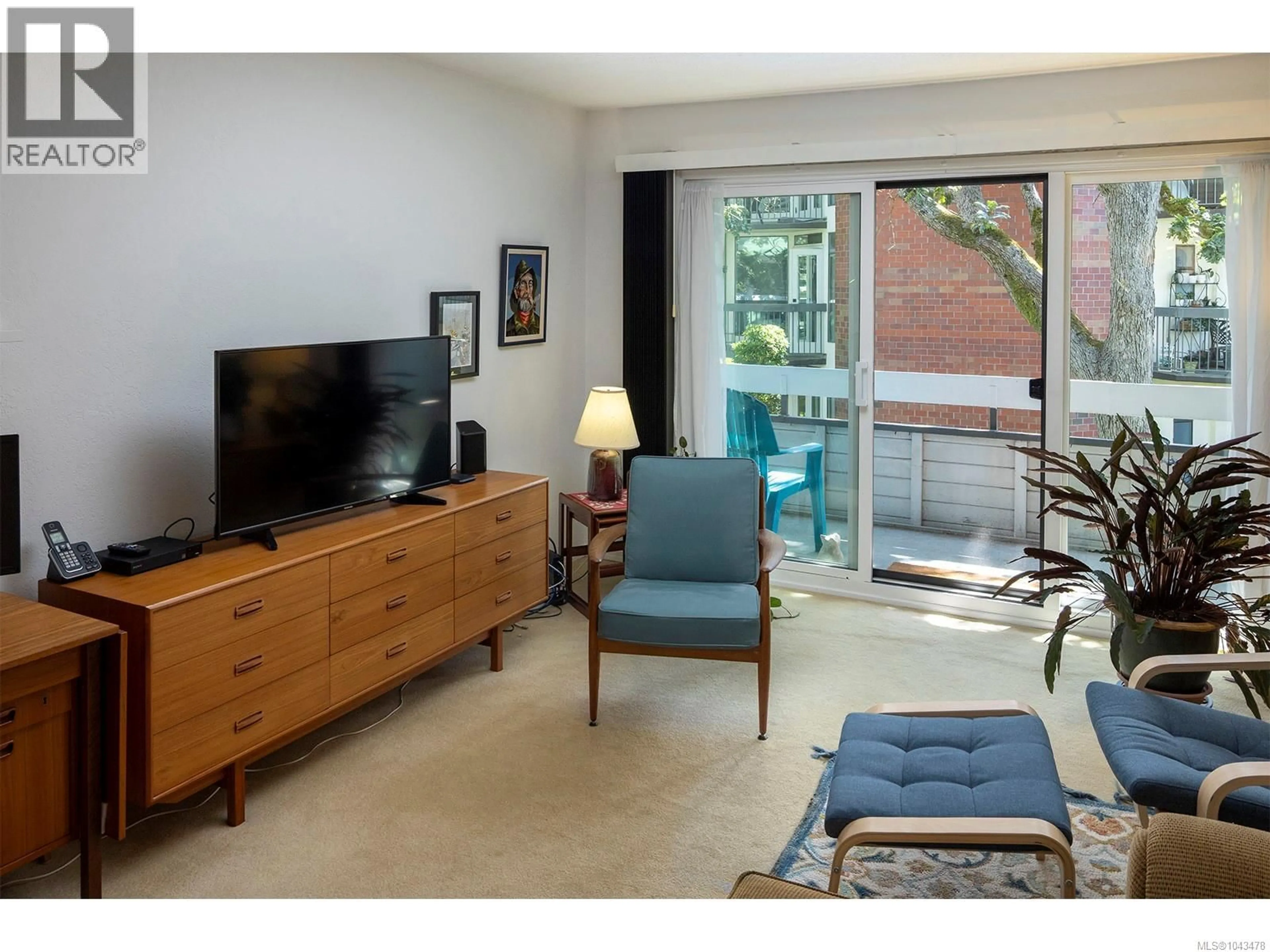 Living room with furniture, unknown for 307 - 2095 OAK BAY AVENUE, Oak Bay British Columbia V8R1E6