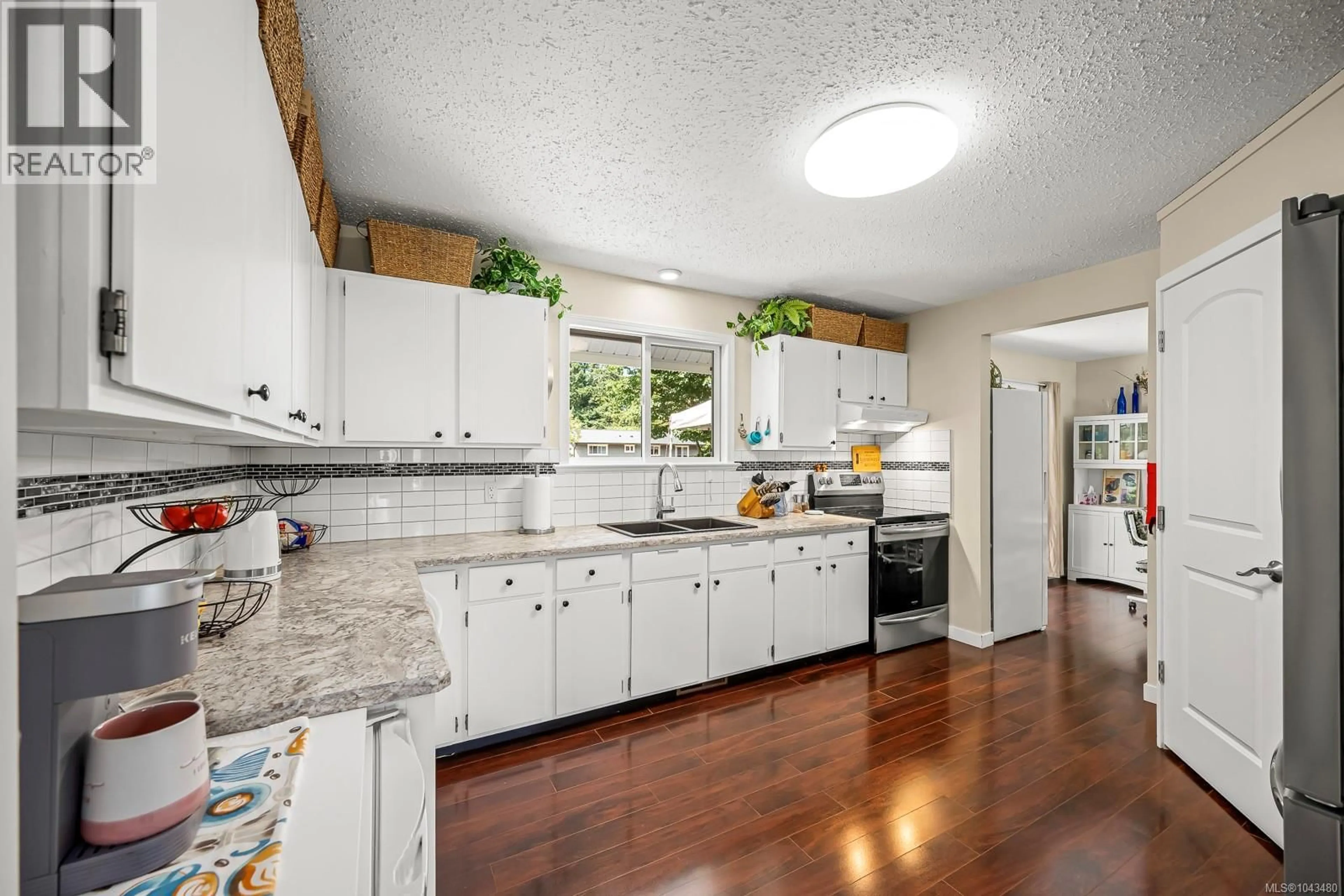 Open concept kitchen, ceramic/tile floor for 58 MITCHELL ROAD, Courtenay British Columbia V9N6C3