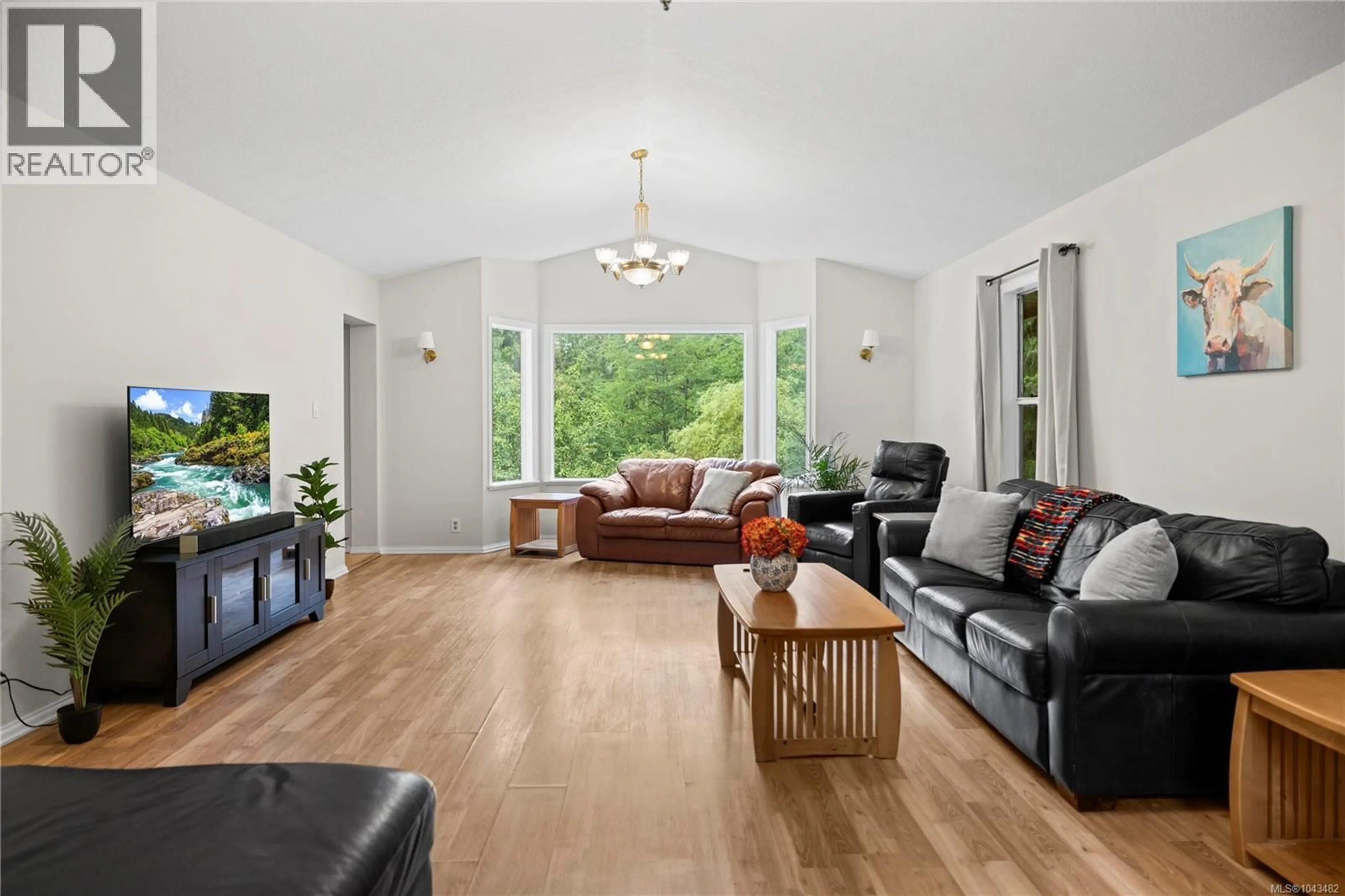 Living room with furniture, wood/laminate floor for 3115 RINVOLD ROAD, Hilliers British Columbia V9K1X3