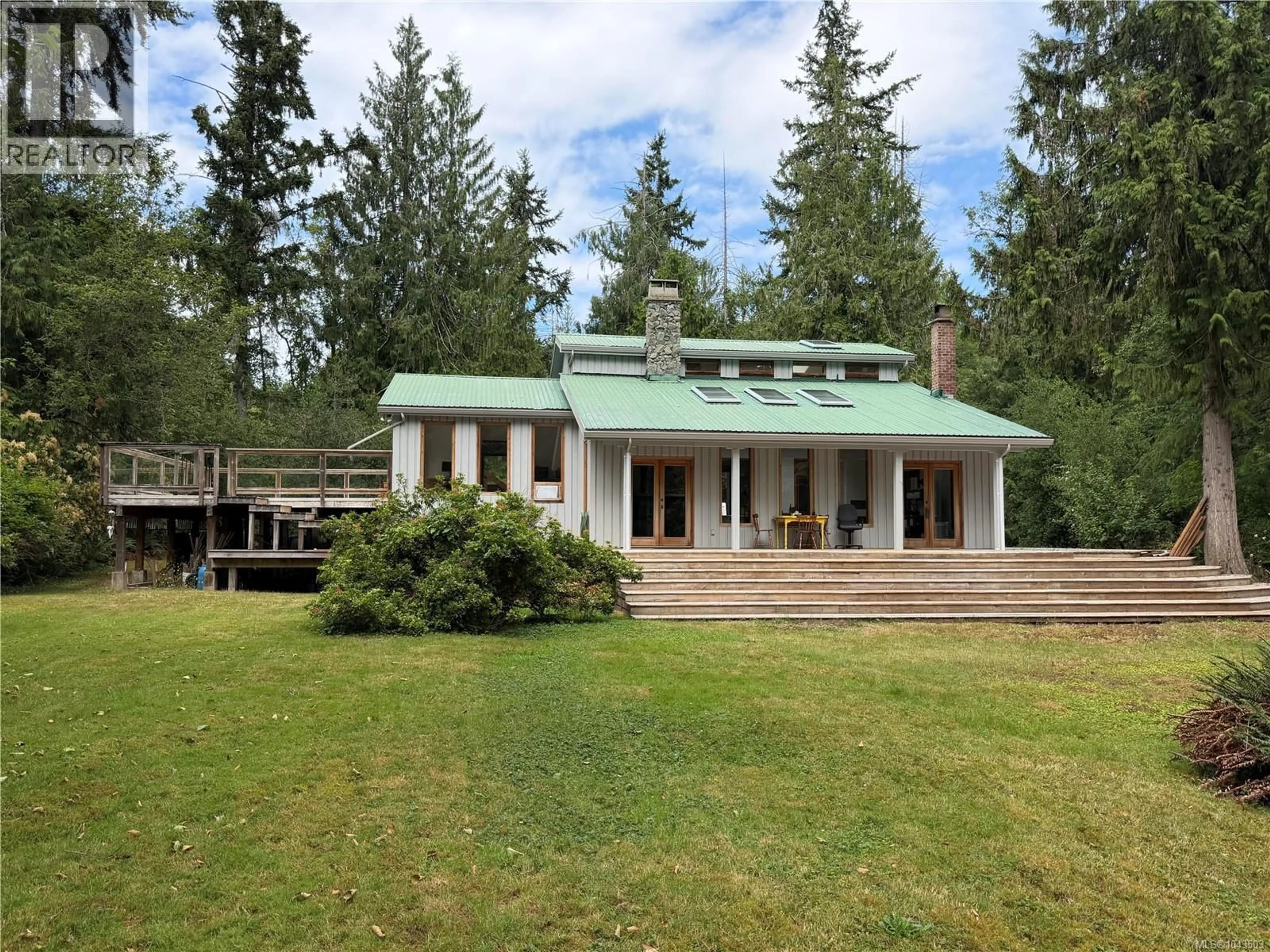 A pic from outside/outdoor area/front of a property/back of a property/a pic from drone, unknown for 380 PARKER ROAD, Qualicum Beach British Columbia V9K1S9