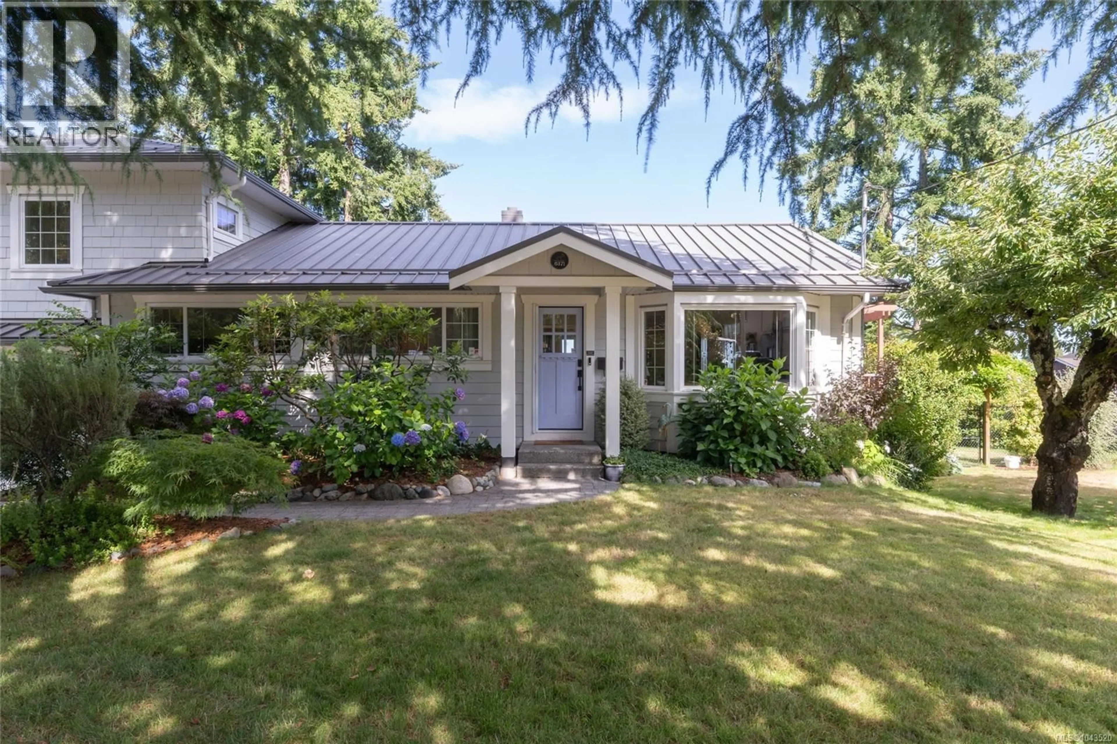 Home with vinyl exterior material, street for 6371 CONCONI PLACE, Central Saanich British Columbia V8Z5Z7