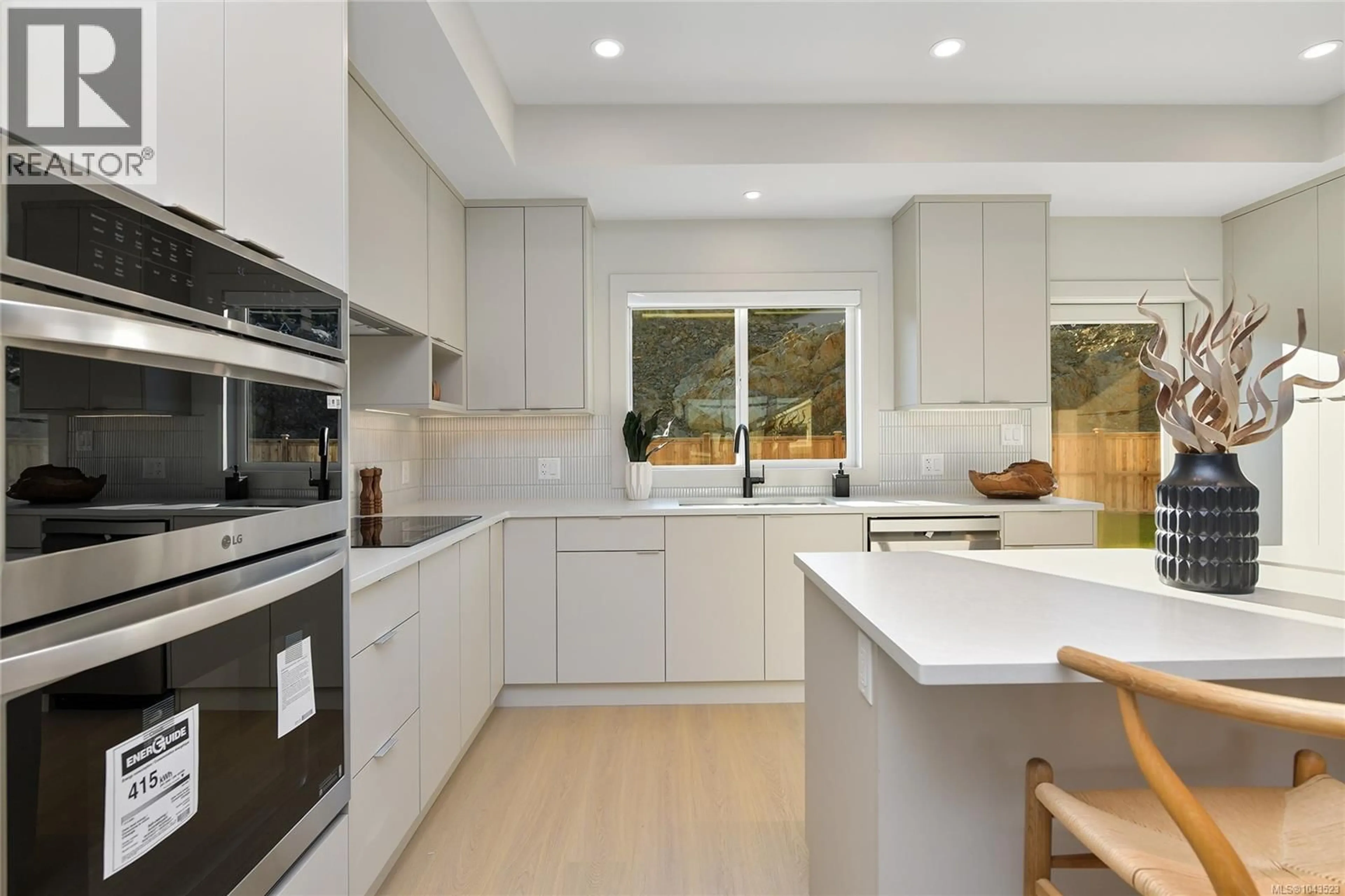 Contemporary kitchen, unknown for 2533 ALABASTER COURT, Langford British Columbia V9B5N1