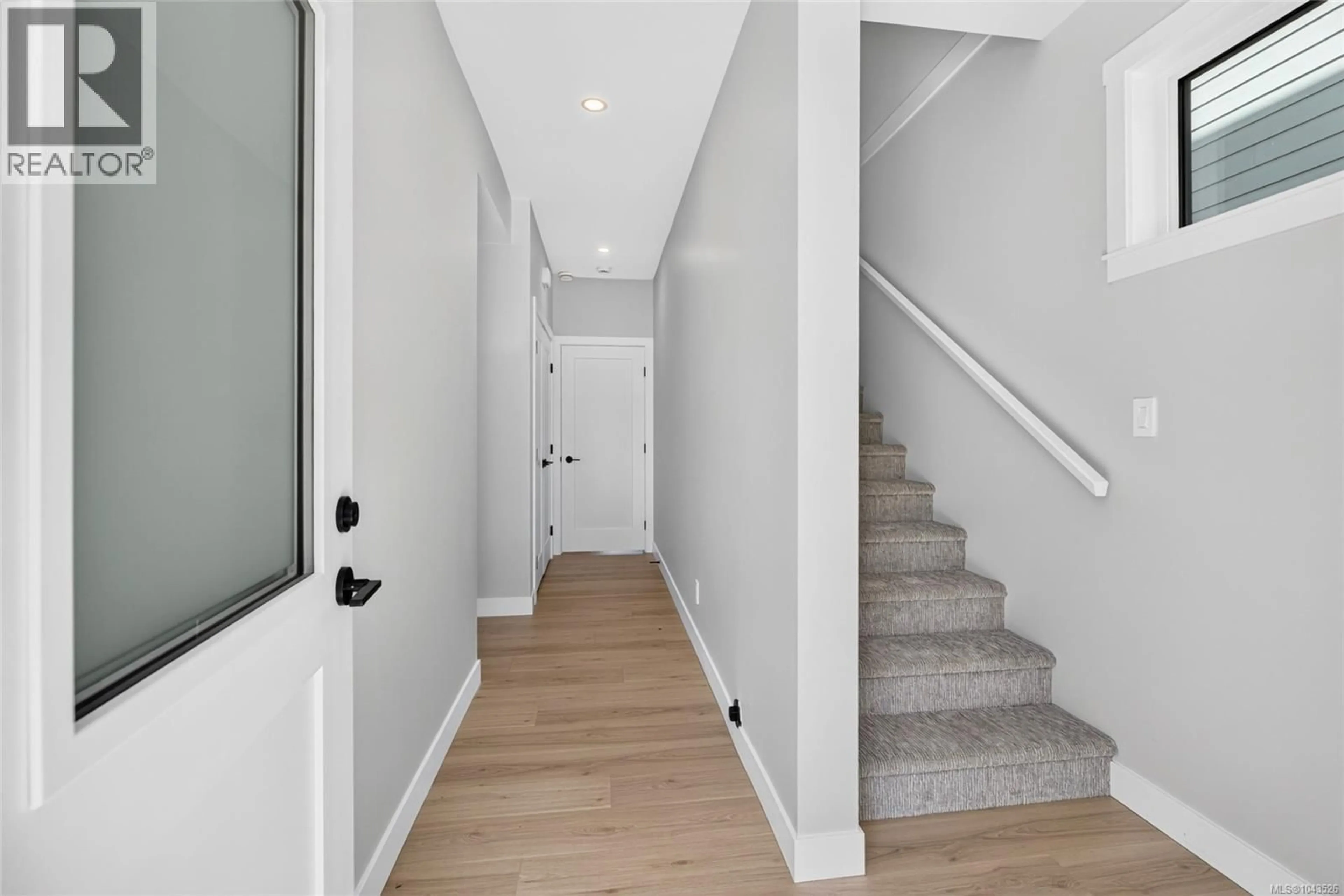 Indoor entryway for B - 2016 GALERNO ROAD, Campbell River British Columbia V9W0A2