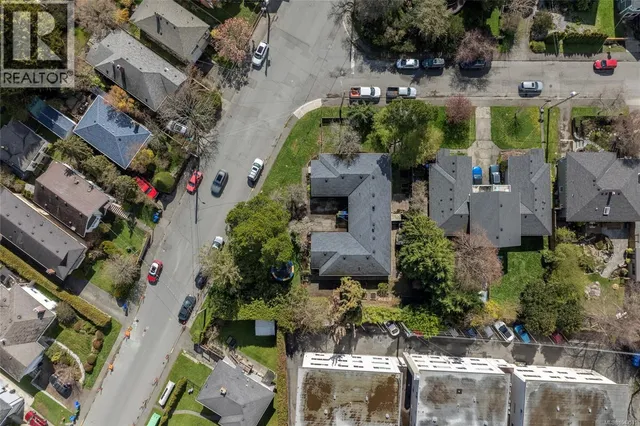 2442/2462 EASTDOWNE ROAD, Oak Bay 2