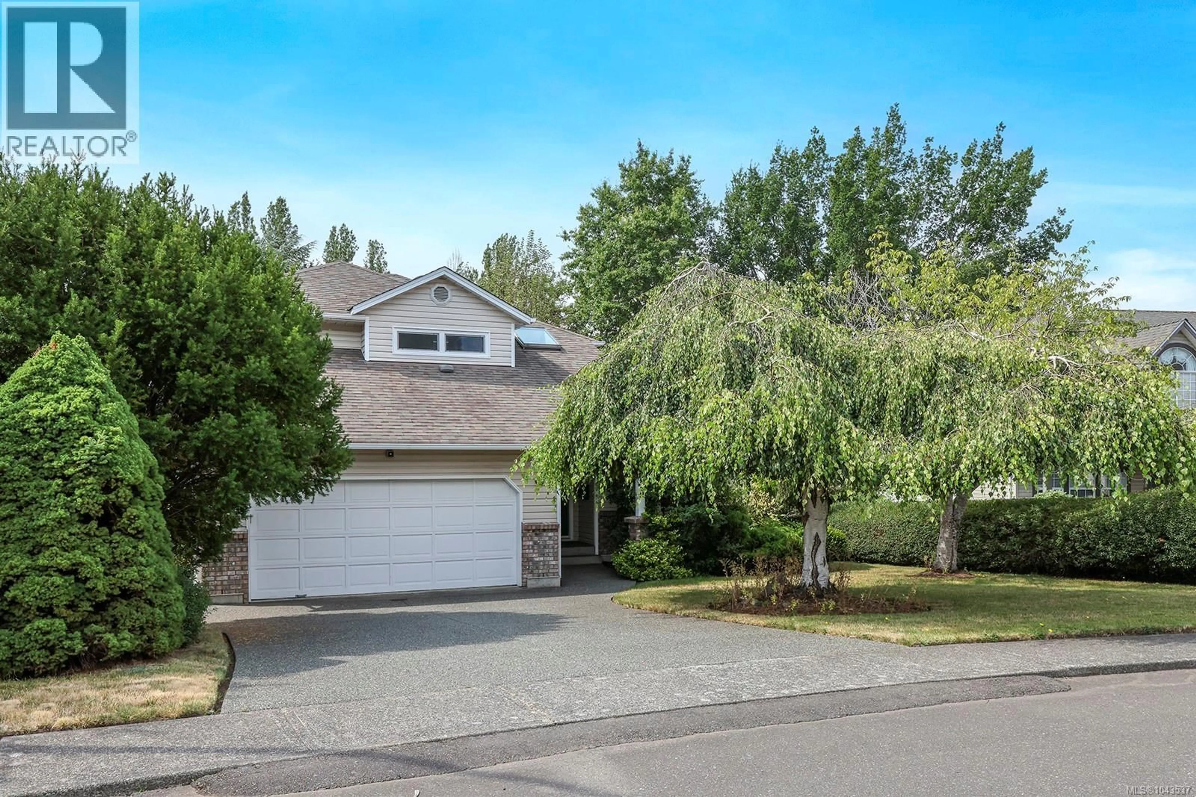 A pic from outside/outdoor area/front of a property/back of a property/a pic from drone, street for 1503 JUNIPER PLACE, Comox British Columbia V9M1A2