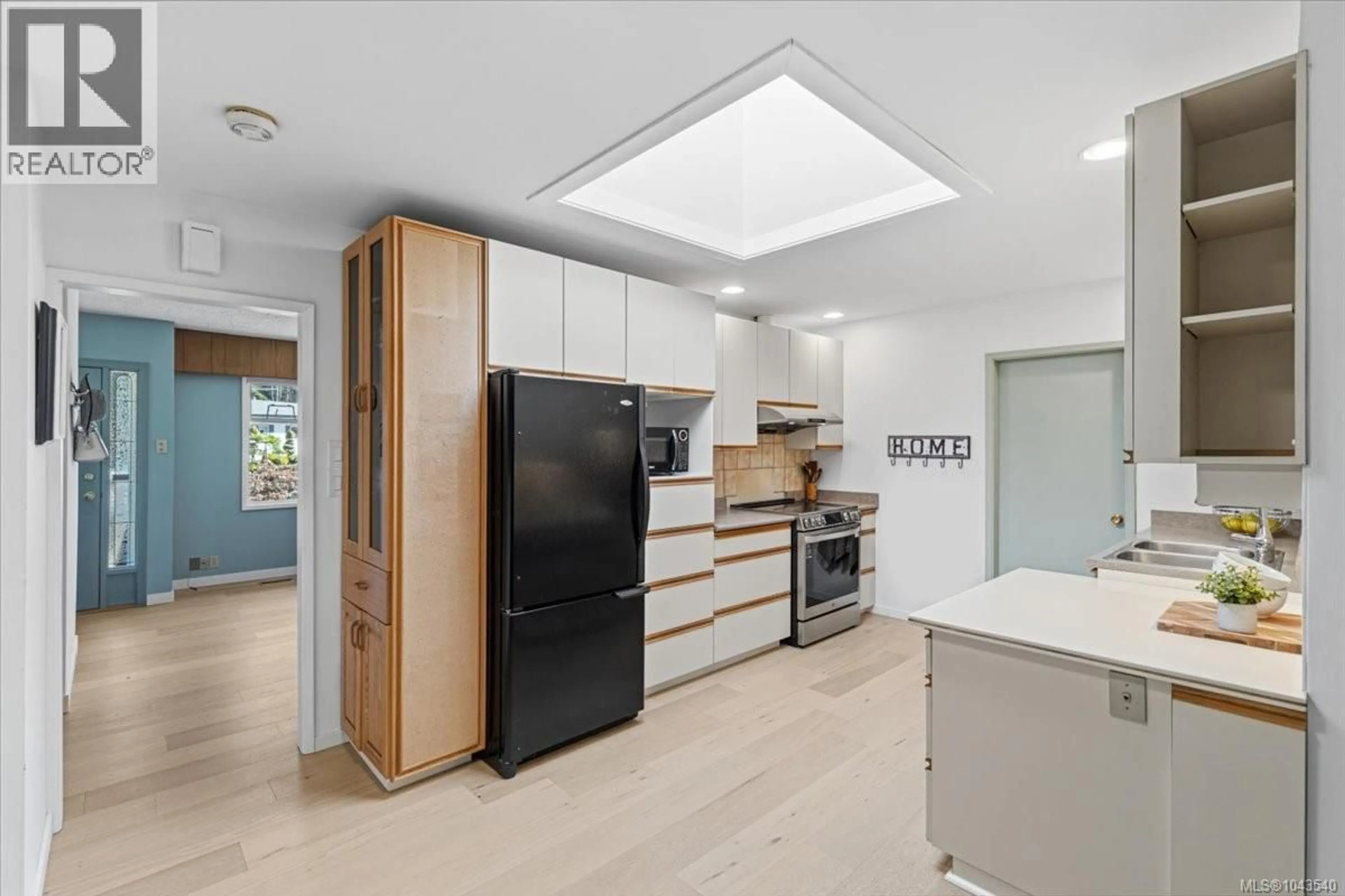 Open concept kitchen, unknown for 526 RUBY CRESCENT, Nanaimo British Columbia V9T2P8