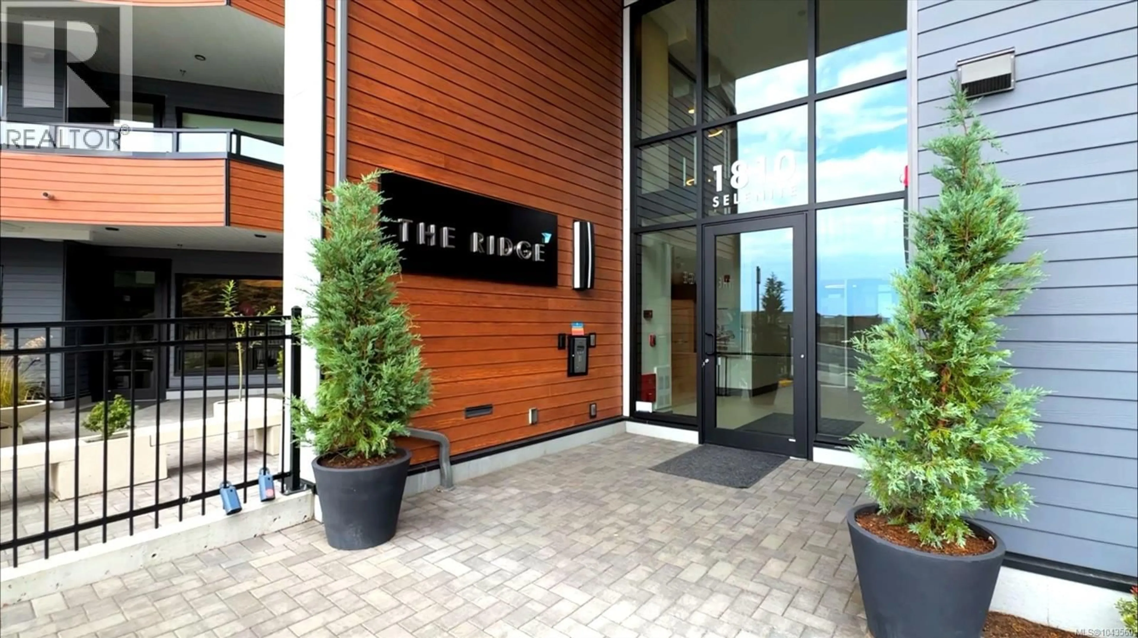 Indoor foyer for 614 - 1810 SELENITE PLACE, Langford British Columbia V9B7E2