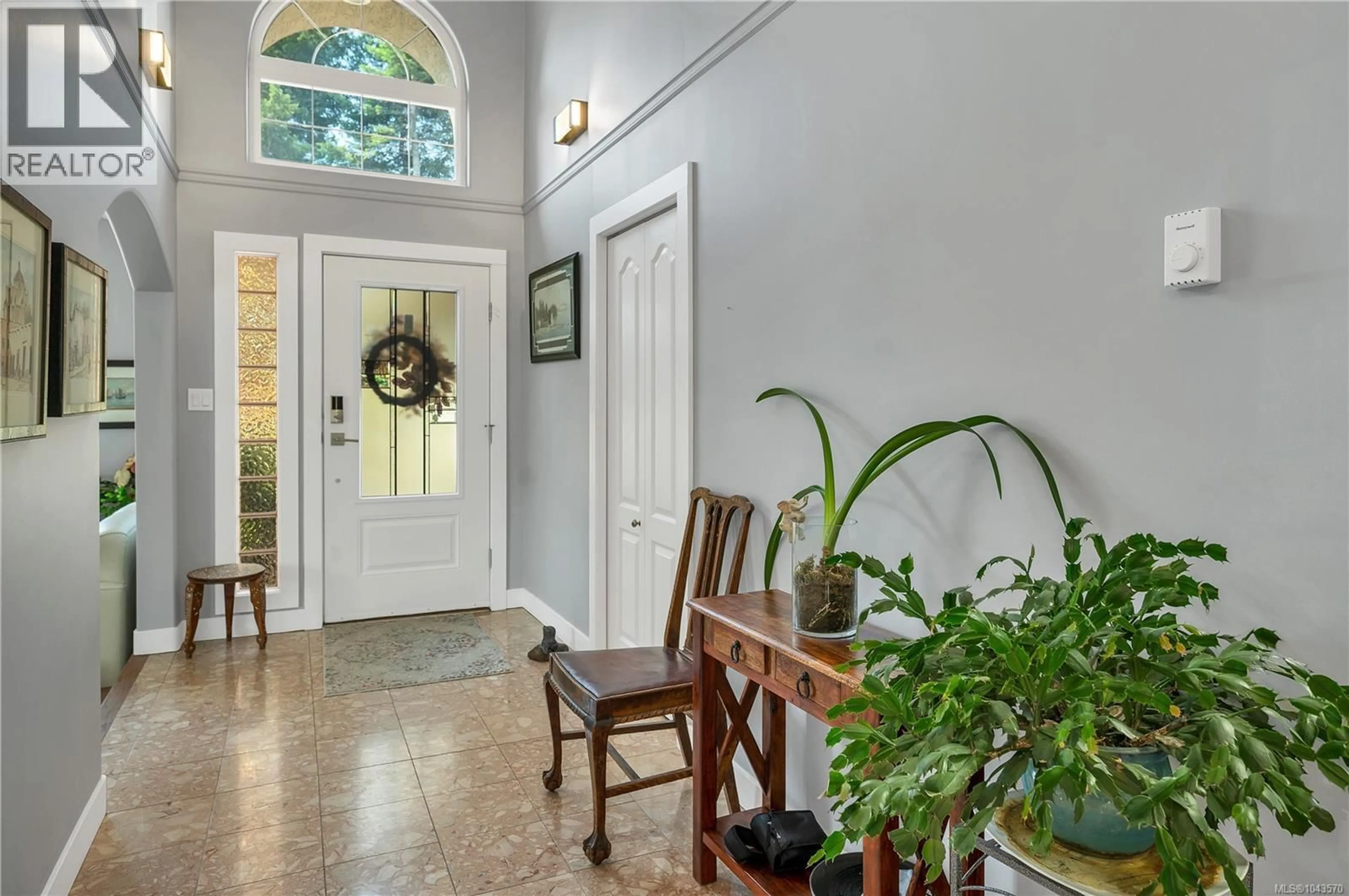 Indoor entryway for 242 DAHL ROAD, Campbell River British Columbia V9W7X8