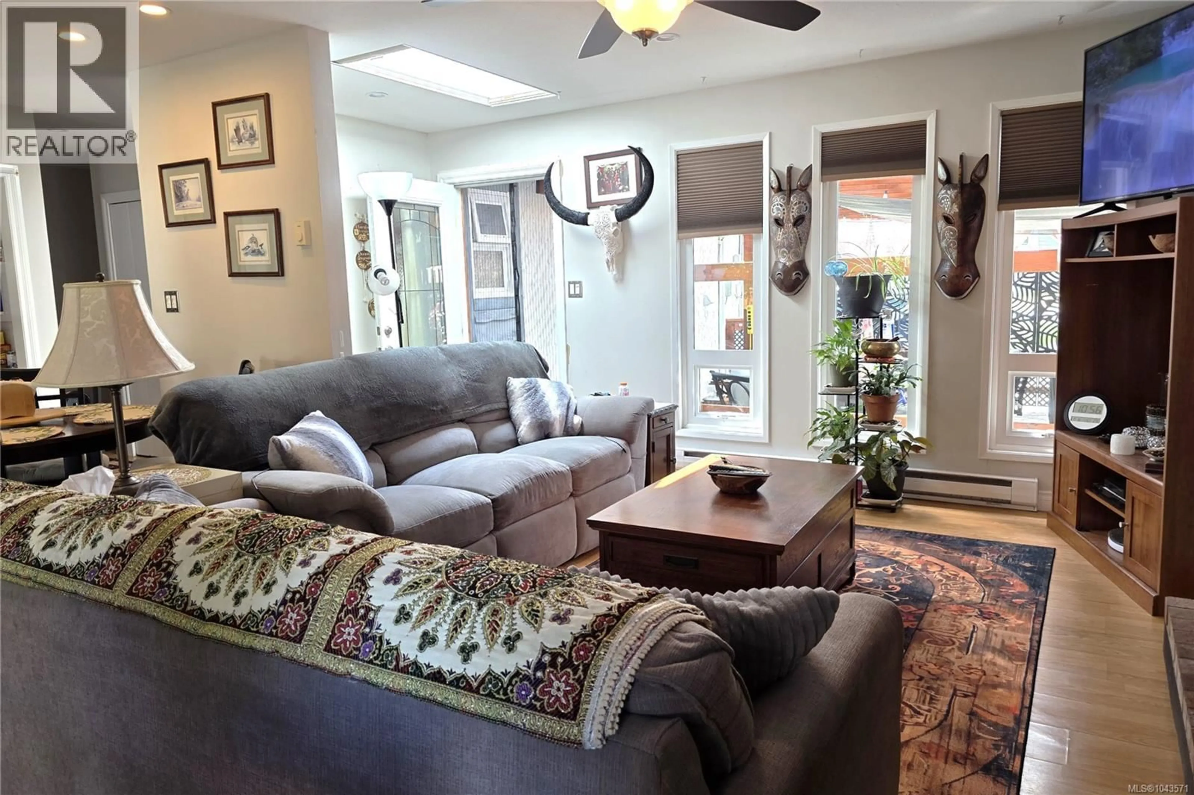 Living room with furniture, unknown for 542 GRAYSON ROAD, Campbell River British Columbia V9W6K4