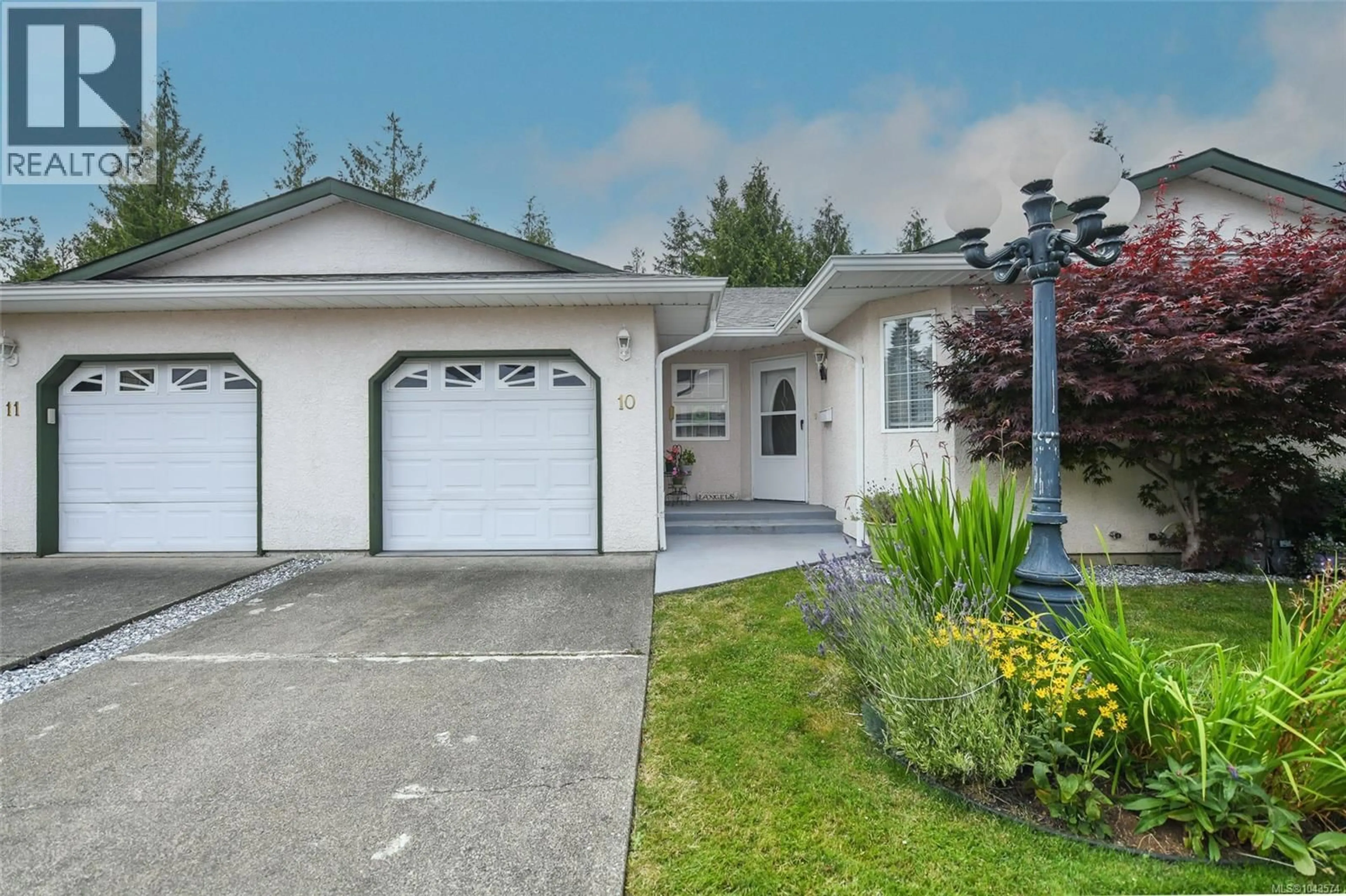 Home with vinyl exterior material, street for 10 - 3355 FIRST STREET, Cumberland British Columbia V0R1S0