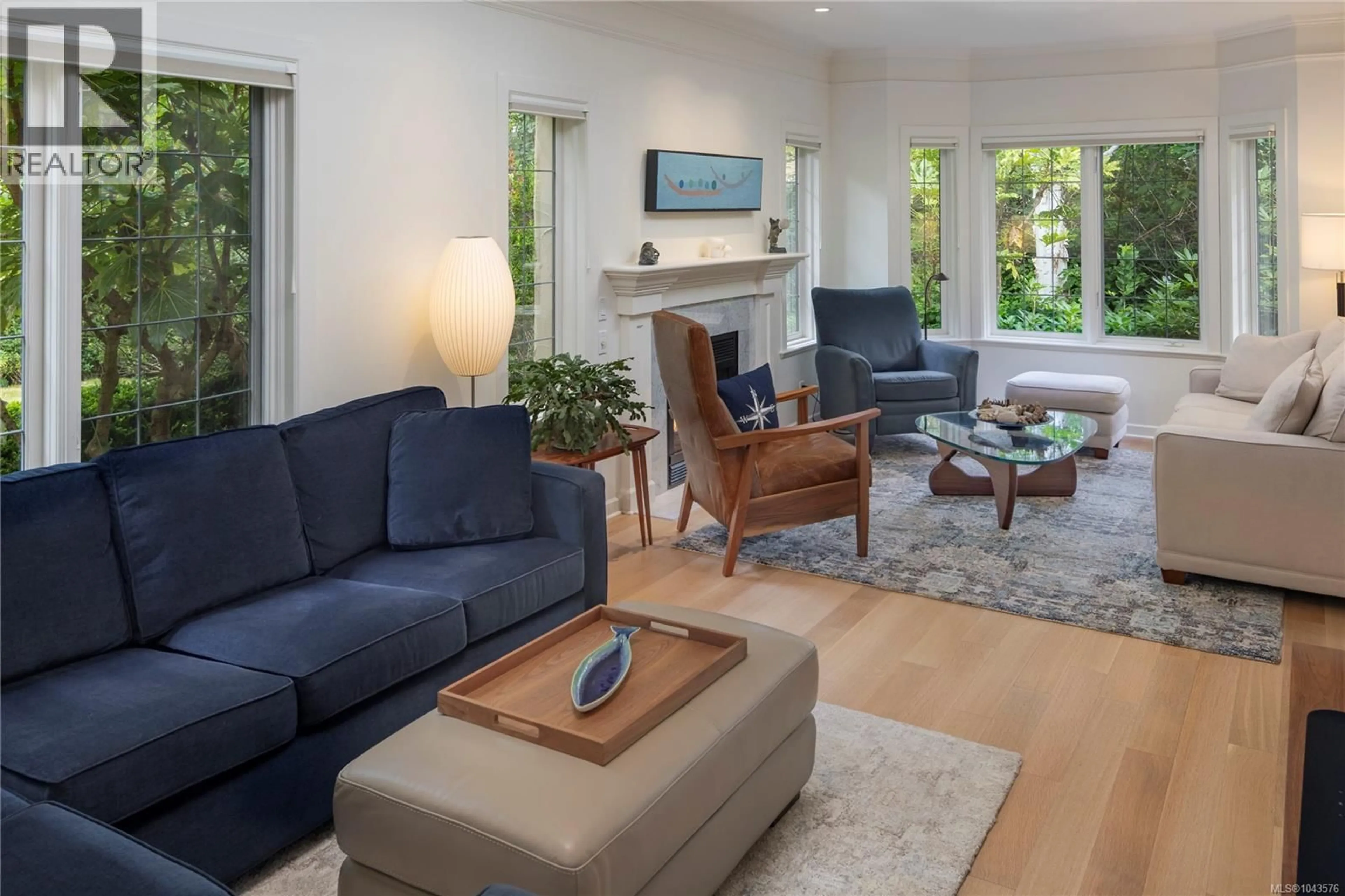 Living room with furniture, unknown for 8 - 1880 CHANDLER AVENUE, Victoria British Columbia V8S1N8