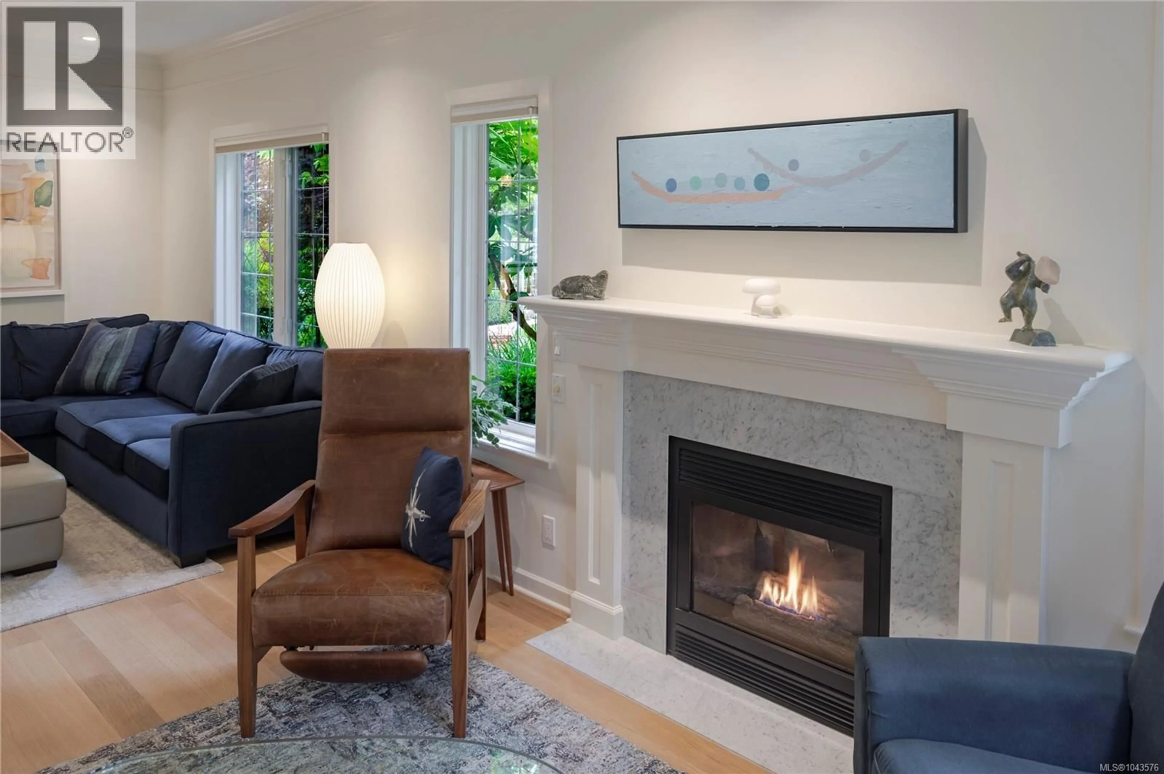 Living room with furniture, unknown for 8 - 1880 CHANDLER AVENUE, Victoria British Columbia V8S1N8