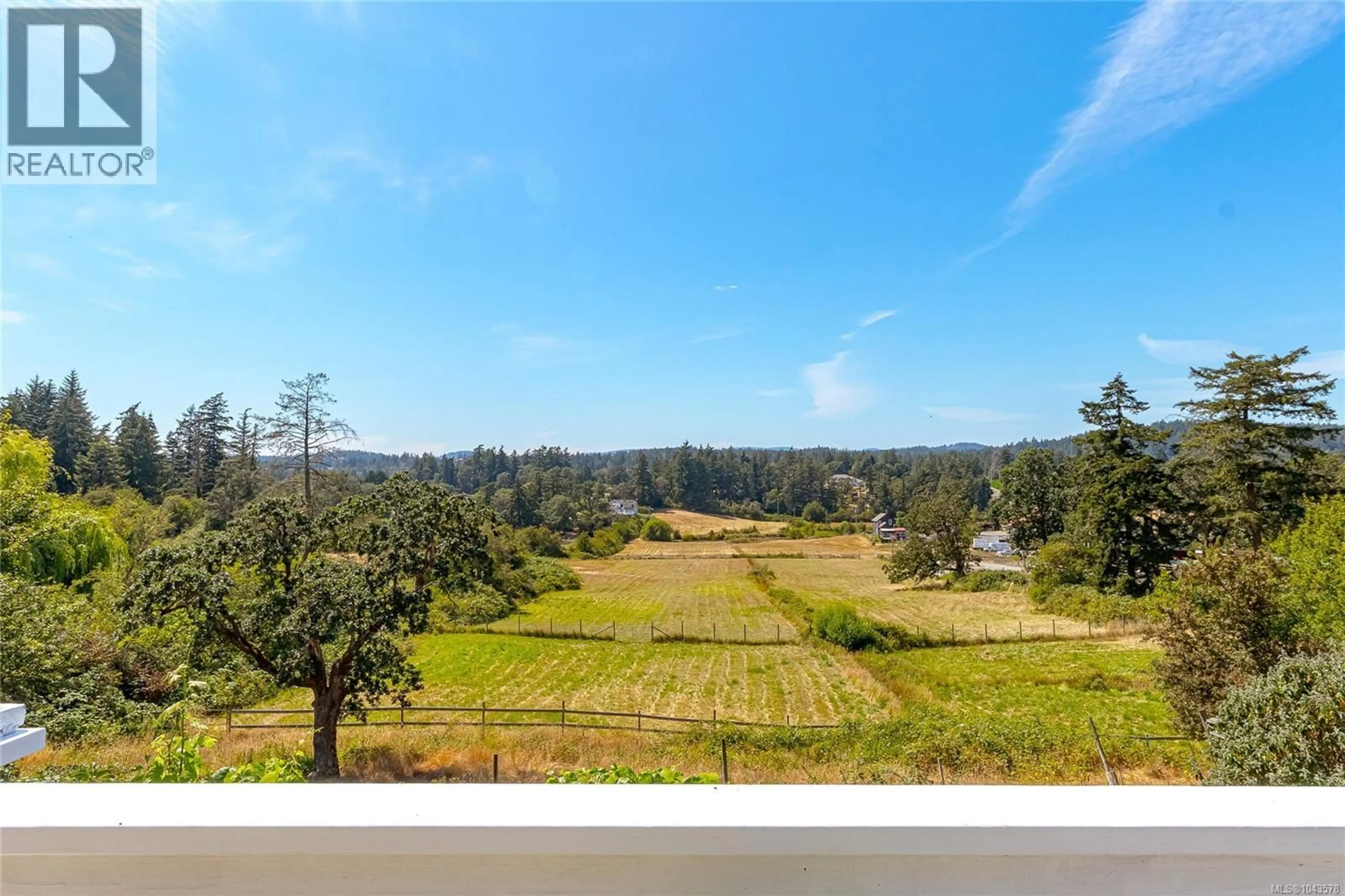 Patio, water/lake/river/ocean view for 4014 HOLLAND AVENUE, Saanich British Columbia V8Z5K1
