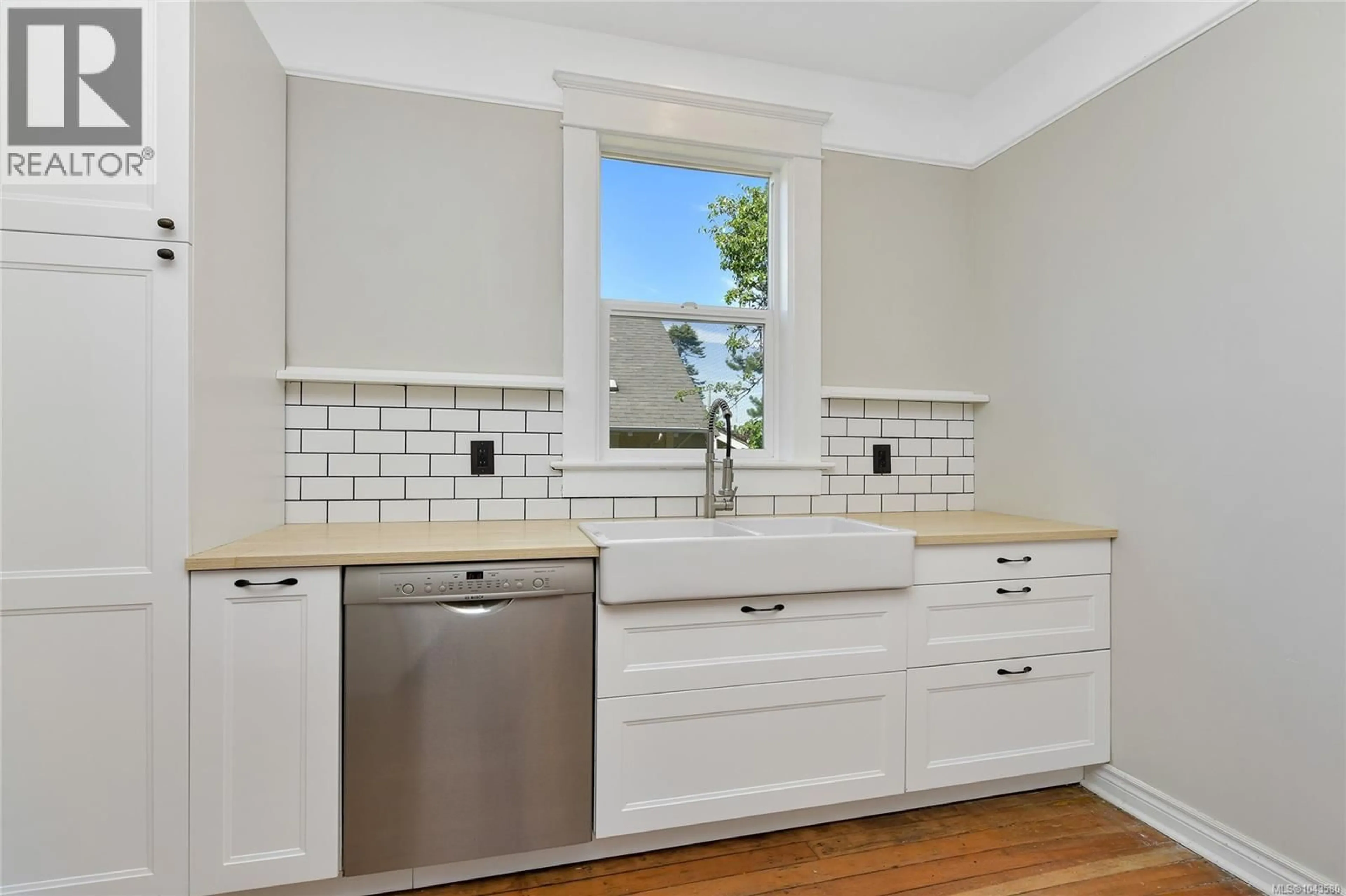 Unknown for 1597 MONTEREY AVENUE, Oak Bay British Columbia V8R5V3