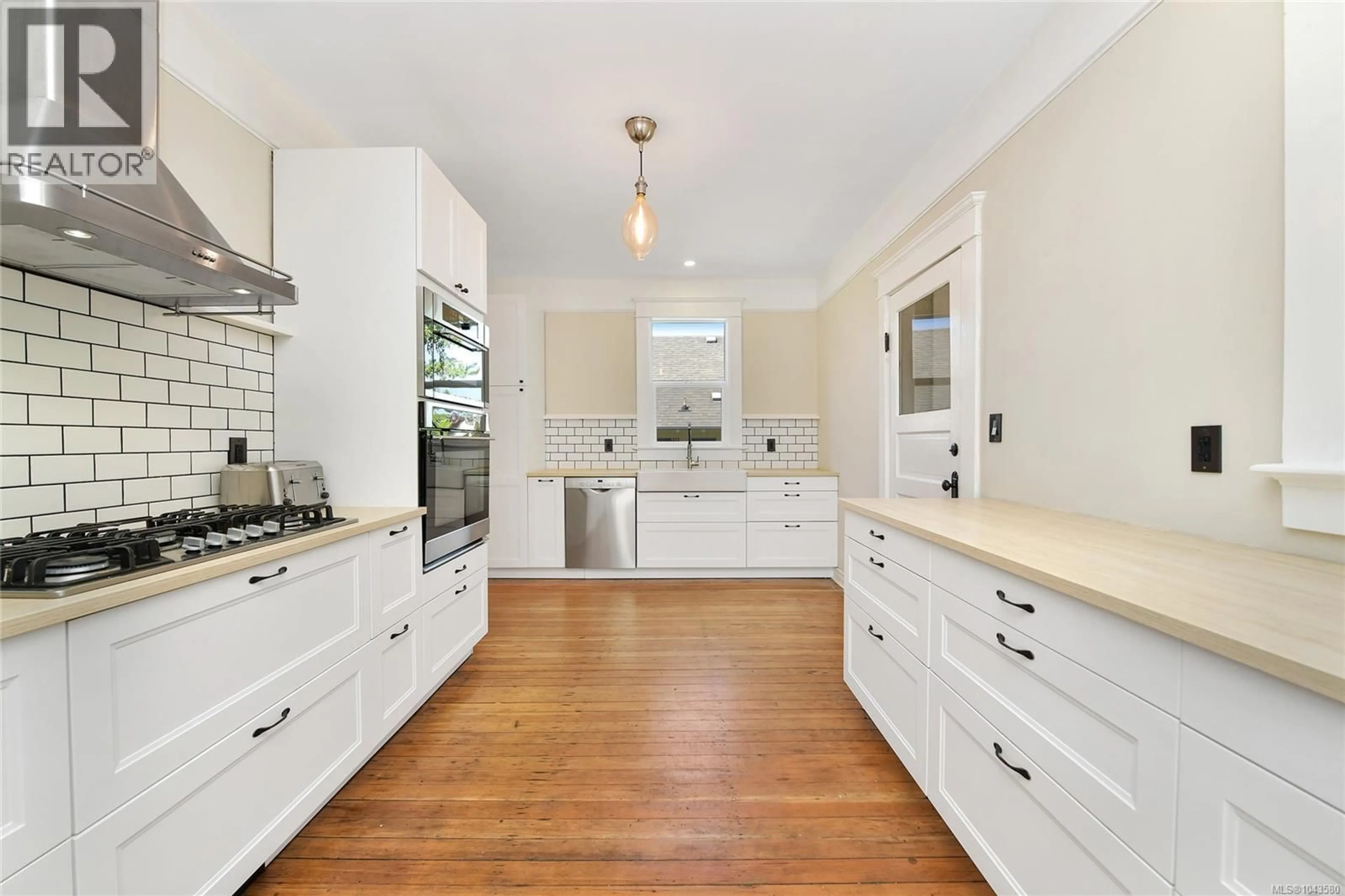 Open concept kitchen, unknown for 1597 MONTEREY AVENUE, Oak Bay British Columbia V8R5V3